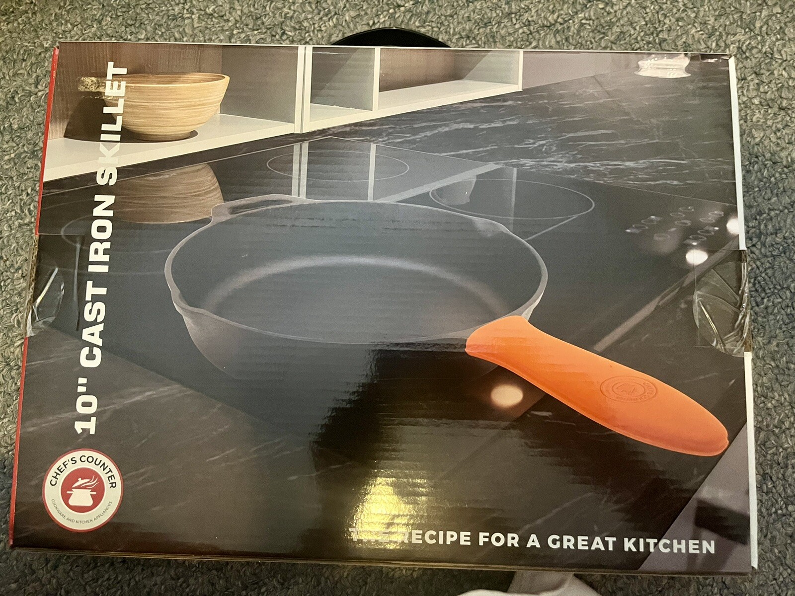 Chef’s Counter 10″ Cast Iron Skillet w/ Silicone Handle Cover Pre Seasoned NIB