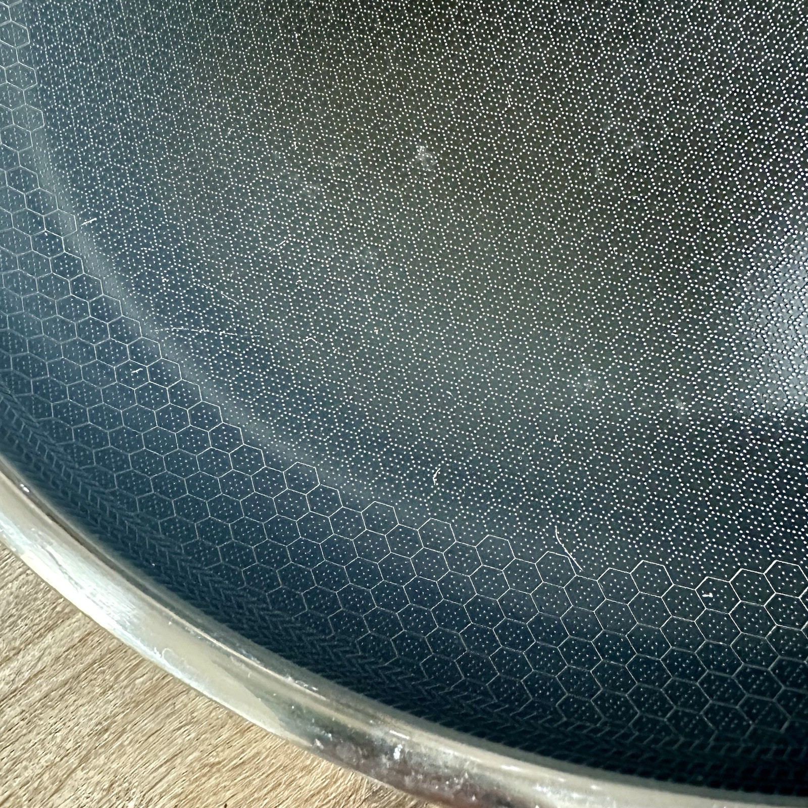 HexClad Hybrid Nonstick 14″ Frying Pan, Stainless Steel Lid Skillet Used #8730