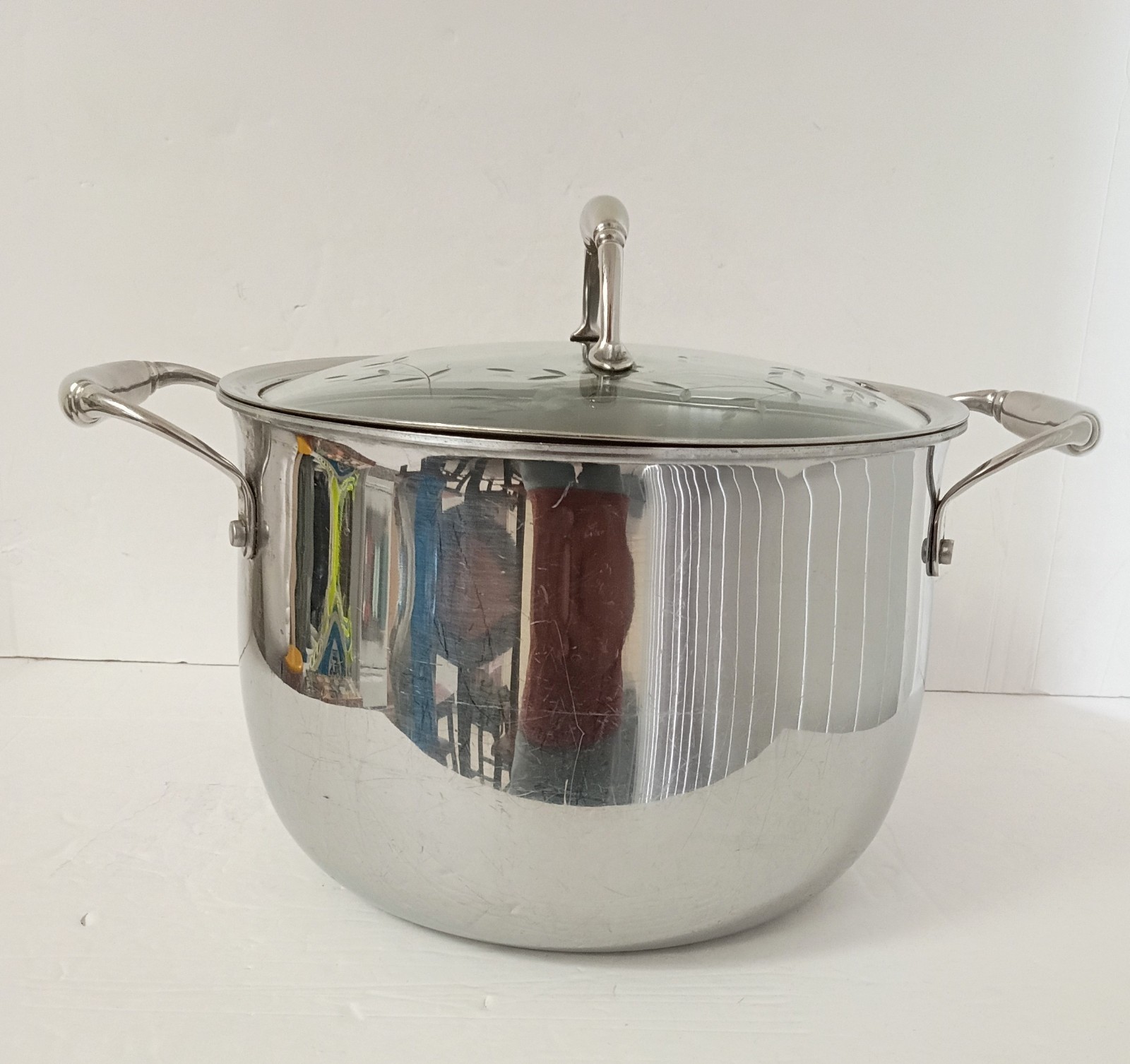 Princess House Heritage Tri-Ply Stainless Steel 8 qt Bell Shape Stockpot W/Lid.