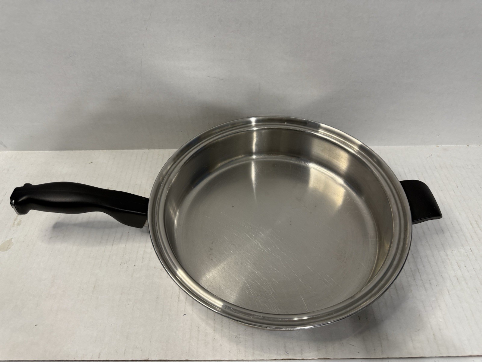 CUTCO 5 Ply Aluminum Core 11.5” Fry Pan With Lid Made In USA
