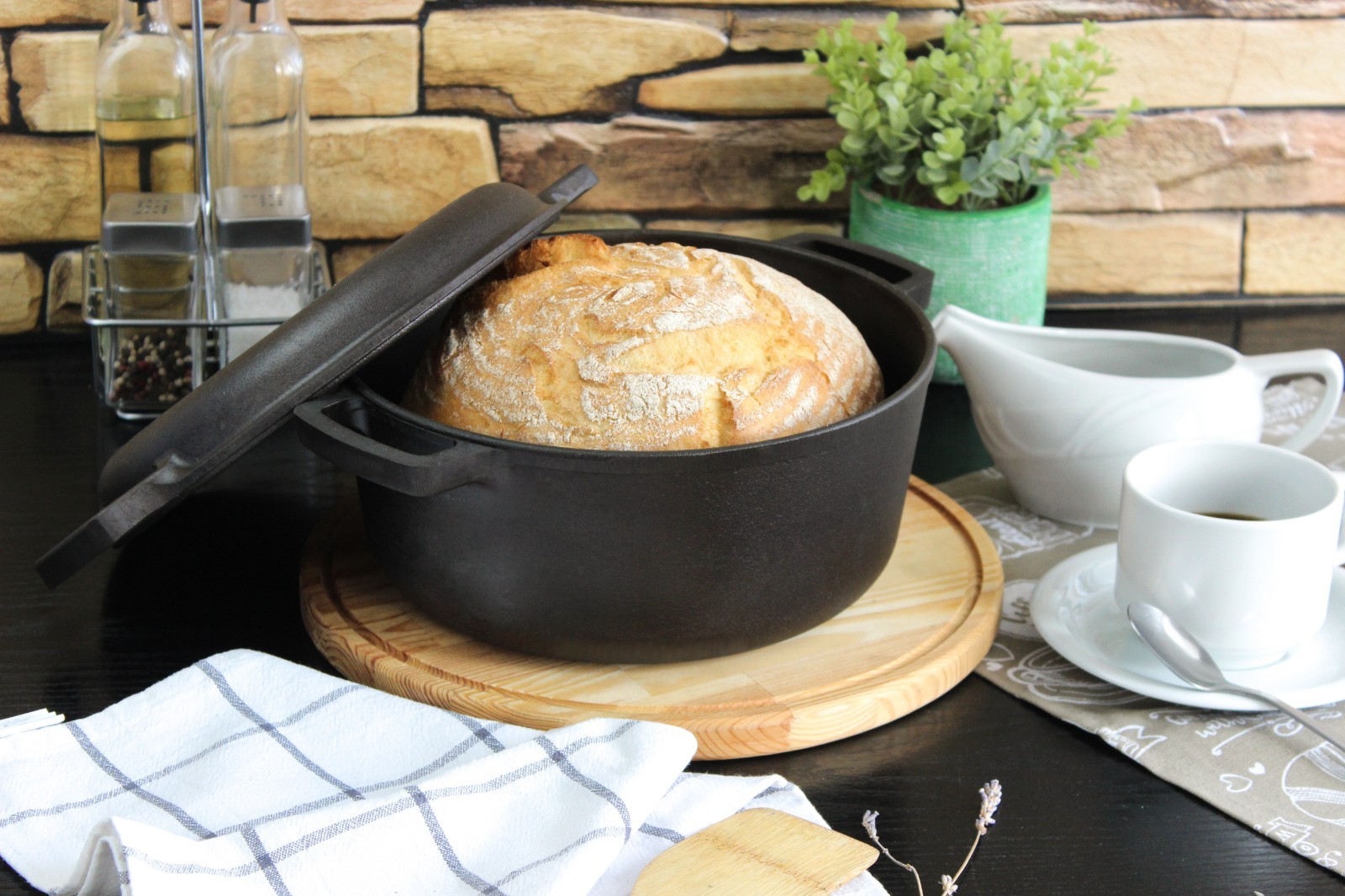 Cast Iron Dutch Oven Pot with Skillet Lid Casserole Cookware 6L