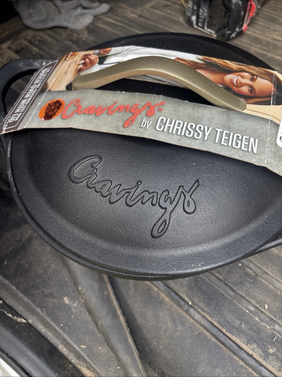 NEW CHRISSY TEIGEN CRAVINGS 5 QUART BLACK CAST IRON DUTCH OVEN WITH LID