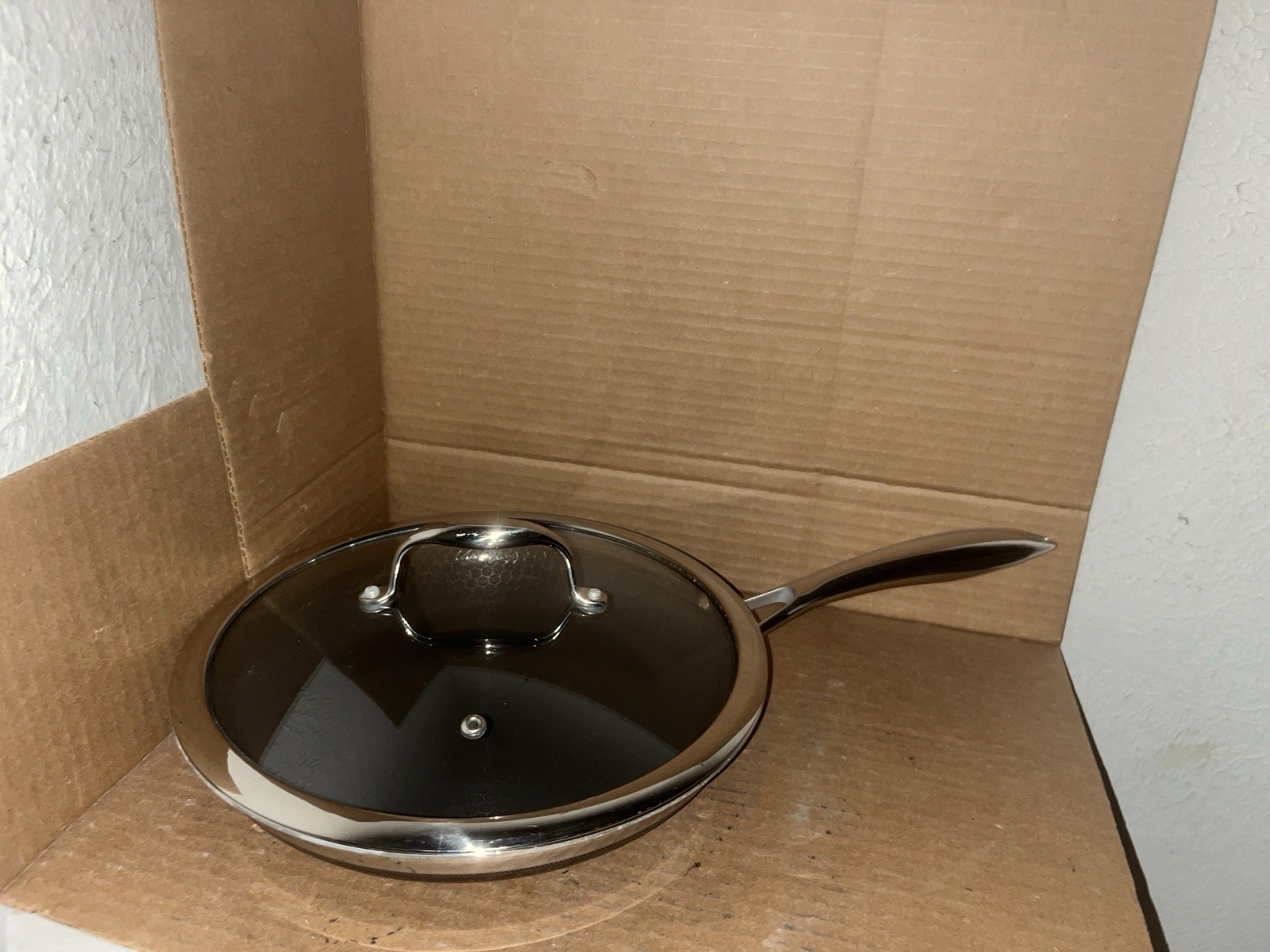 HexClad Hybrid Nonstick 10-Inch Frying Pan with Tempered Glass Lid