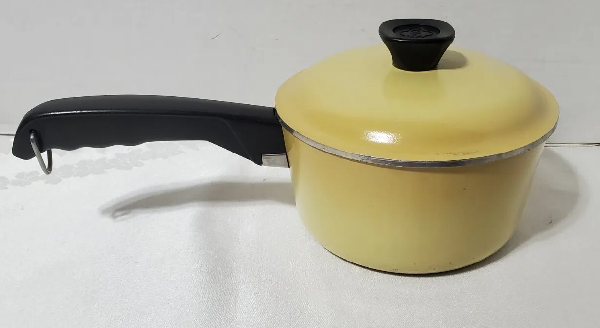 1.5 Qt Vintage Club Harvest Gold Cookware Aluminum Sauce Pan Pot Yellow Lid