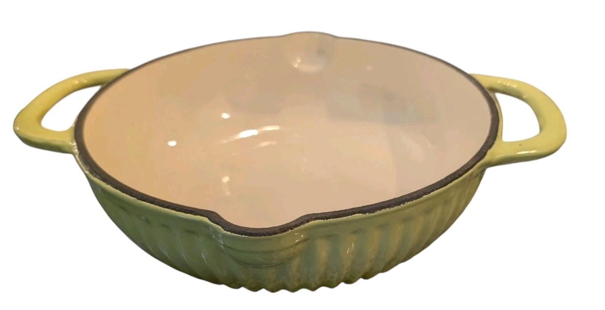 Technique CAST IRON w/ PORCELAIN ENAMEL 4 QT Dutch Oven Green / Beige No lid