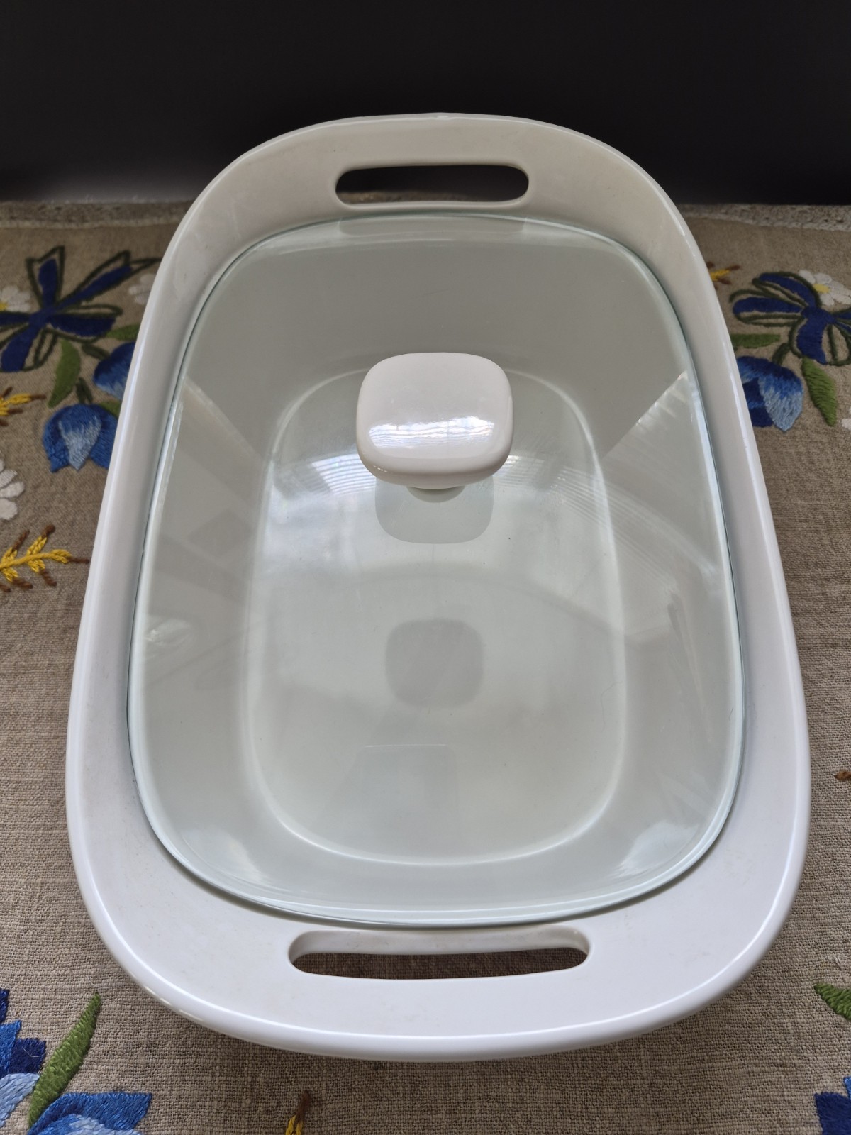 CorningWare Etch 2.5 Qt Stoneware Casserole Dish & Glass Lid Red/White Rect