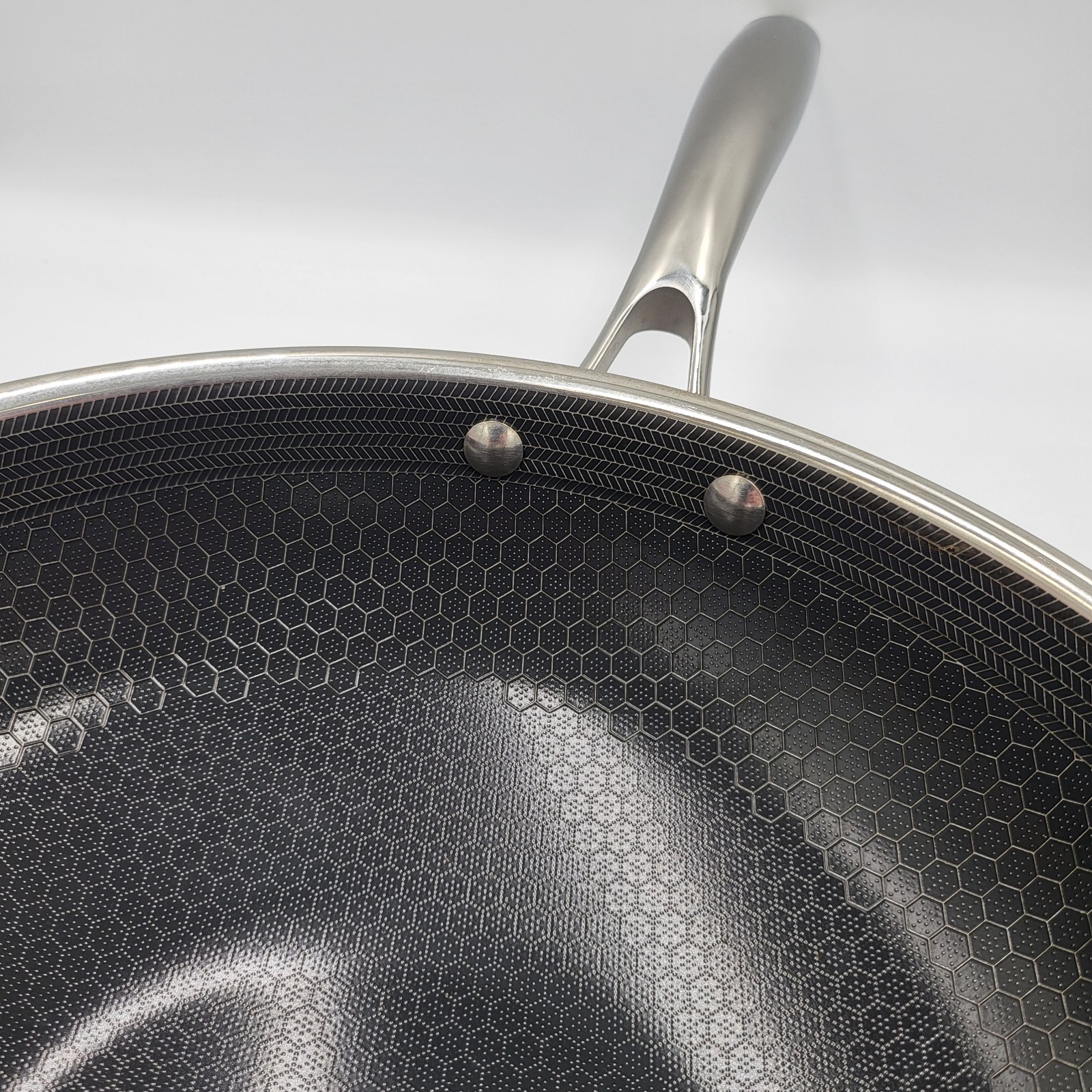 HexClad 12″ WOK with LID 12-Inch Hybrid Nonstick Pan – Used Good Condition