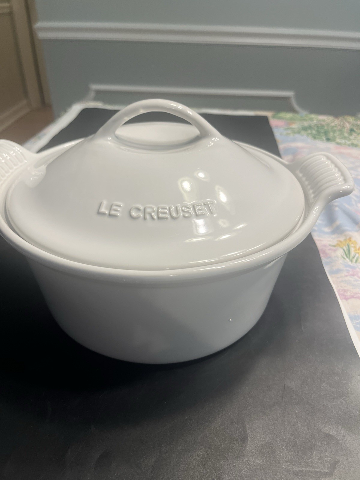 Le Creuset Round Casserole with Lid 23cm 3Qt 9” Dbl Handle Cotton White NEW