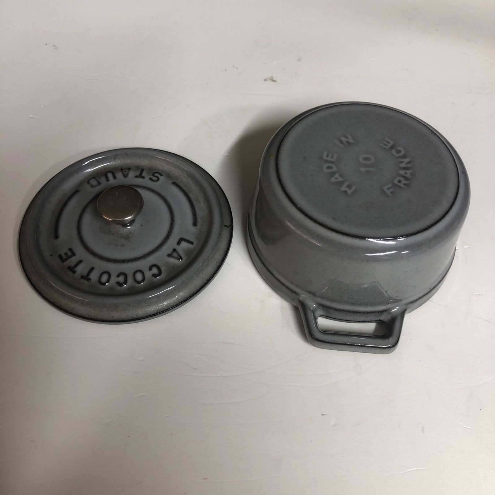 Cast Iron .25-Qt Mini round Cocotte lid Graphite Grey Made in France dutch oven