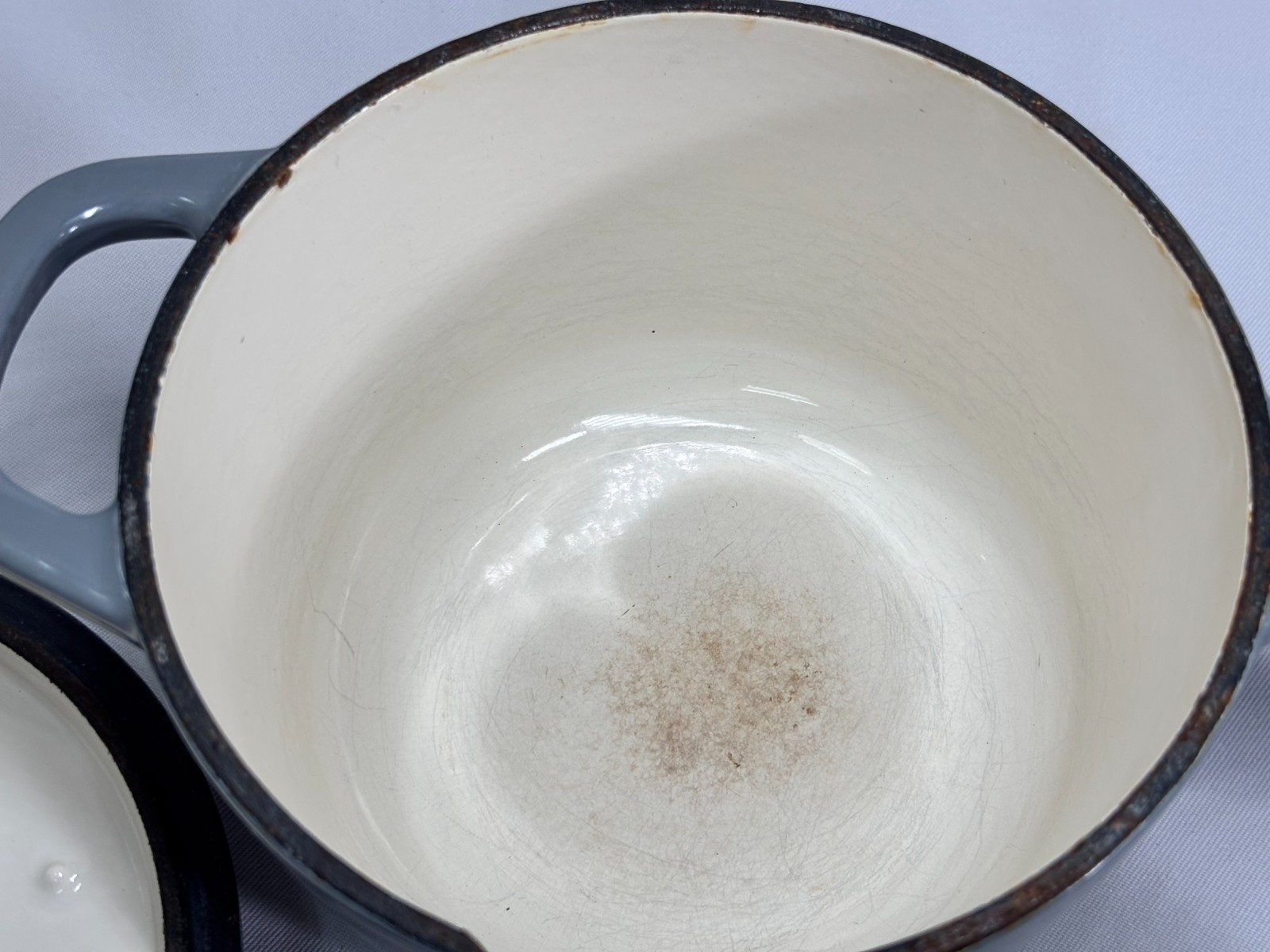 CROFTON 1.75 Quart Saucepan – Cast Iron – 2 Tone Gray Enamel