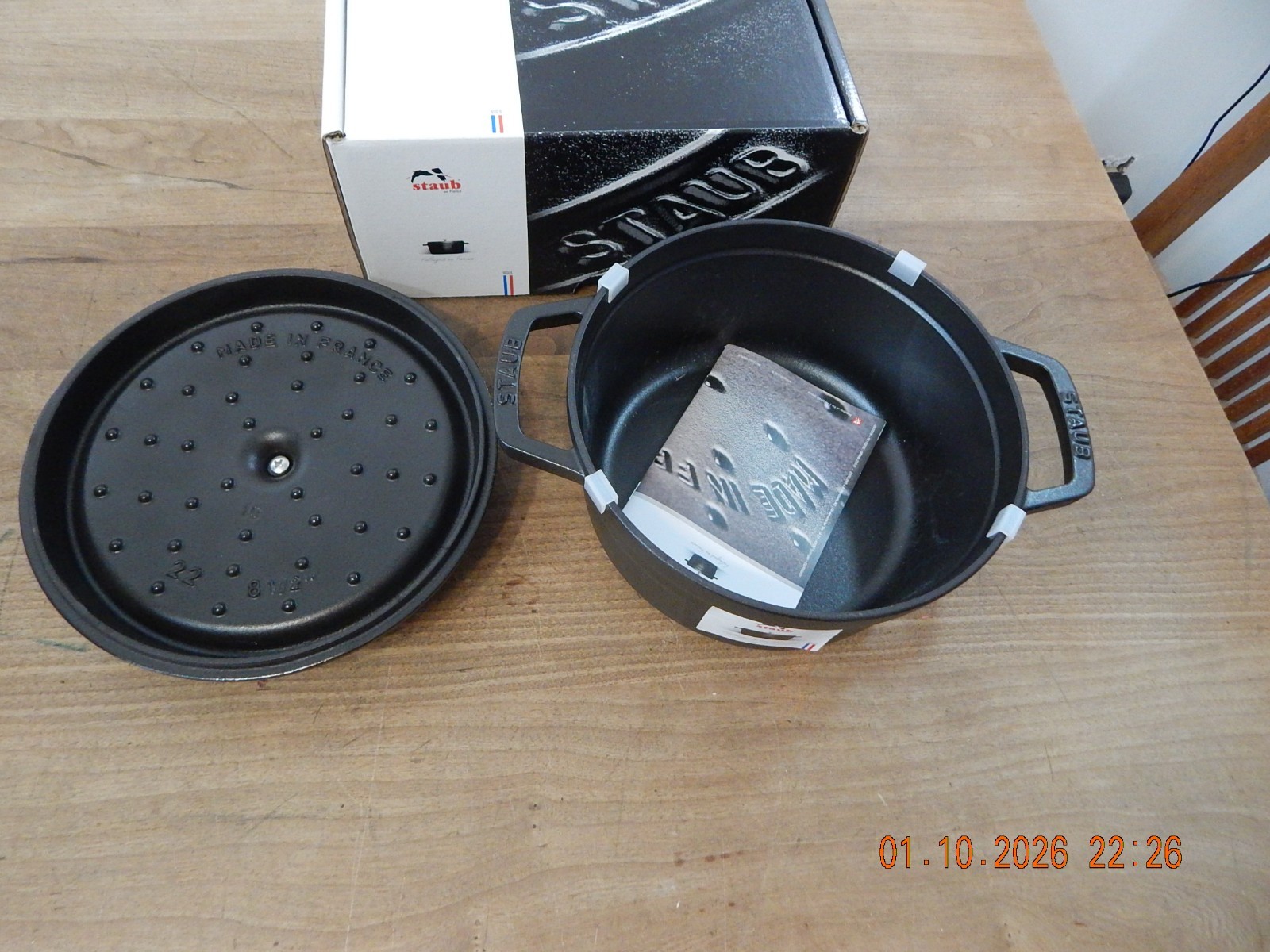 Staub Cast Iron 2.75 qt Round Cocotte – Matte Black, Made in France 1102225 NEW