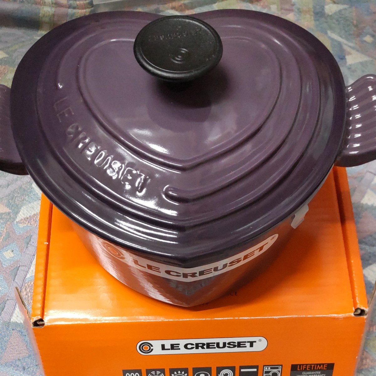 Le Creuset Cast Iron Cocotte d’Amour Heart Dutch Oven 20cm 7.9in Cassis Box
