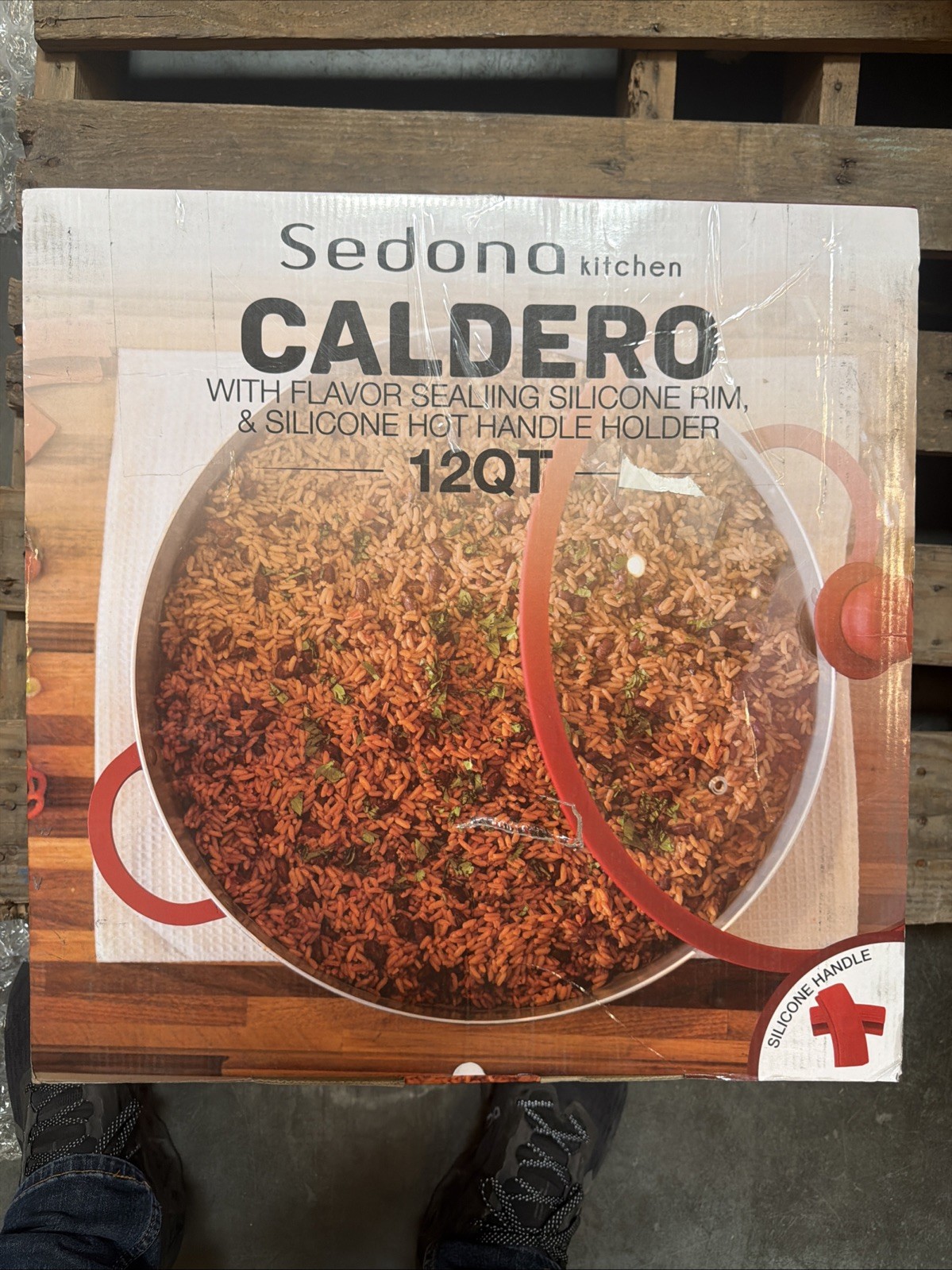 Aluminum 12 Qt Caldero with Silicone Rim Glass Lid and Silicone Handle Holder
