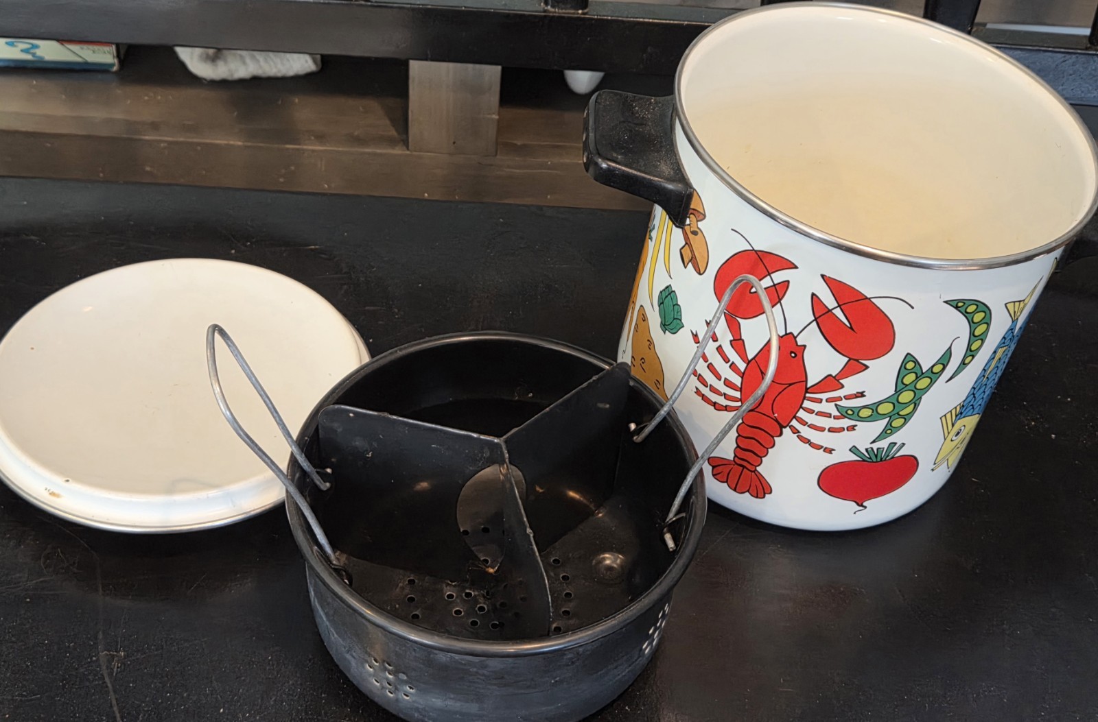 MCM San Ignacio Enamel Seafood Lobster Stock Pot Veggies Beautiful Mid Century