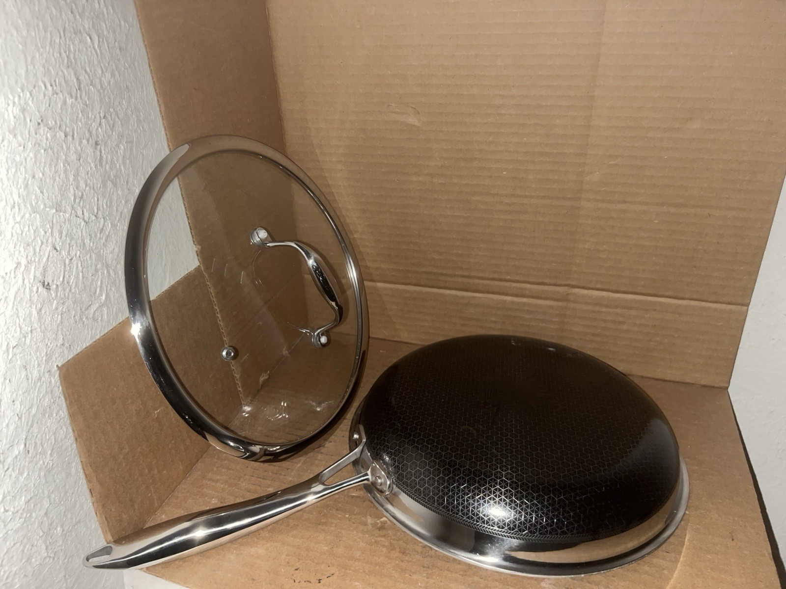 HexClad Hybrid Nonstick 10-Inch Frying Pan with Tempered Glass Lid