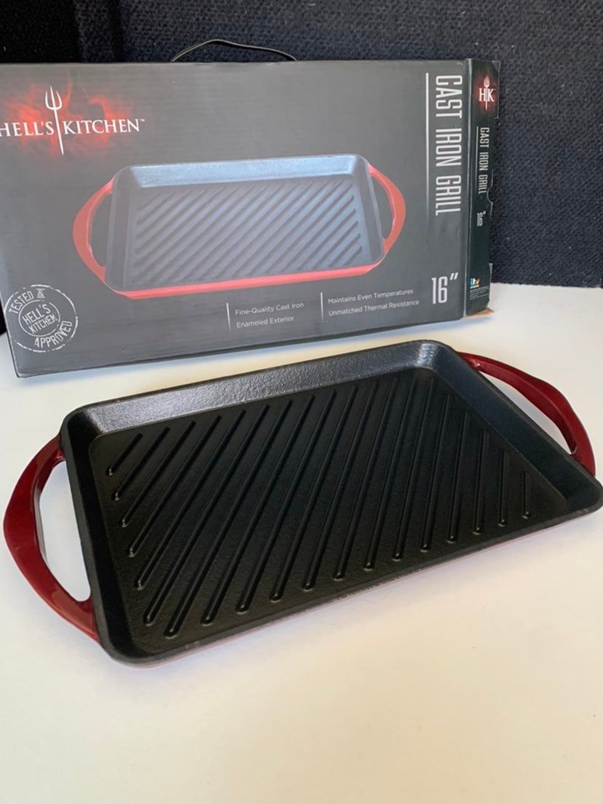 Hell’s Kitchen Cast Iron Grill 16” Enameled Exterior Timeless Cast Iron New with