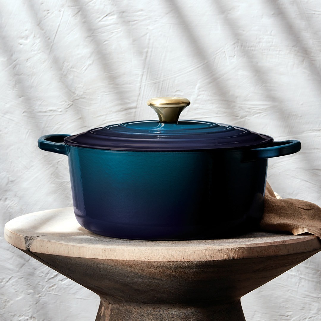 Le Creuset Signature Cocotte 22cm 3.5Qt Agave Black Matte Enamel Light Gold Knob