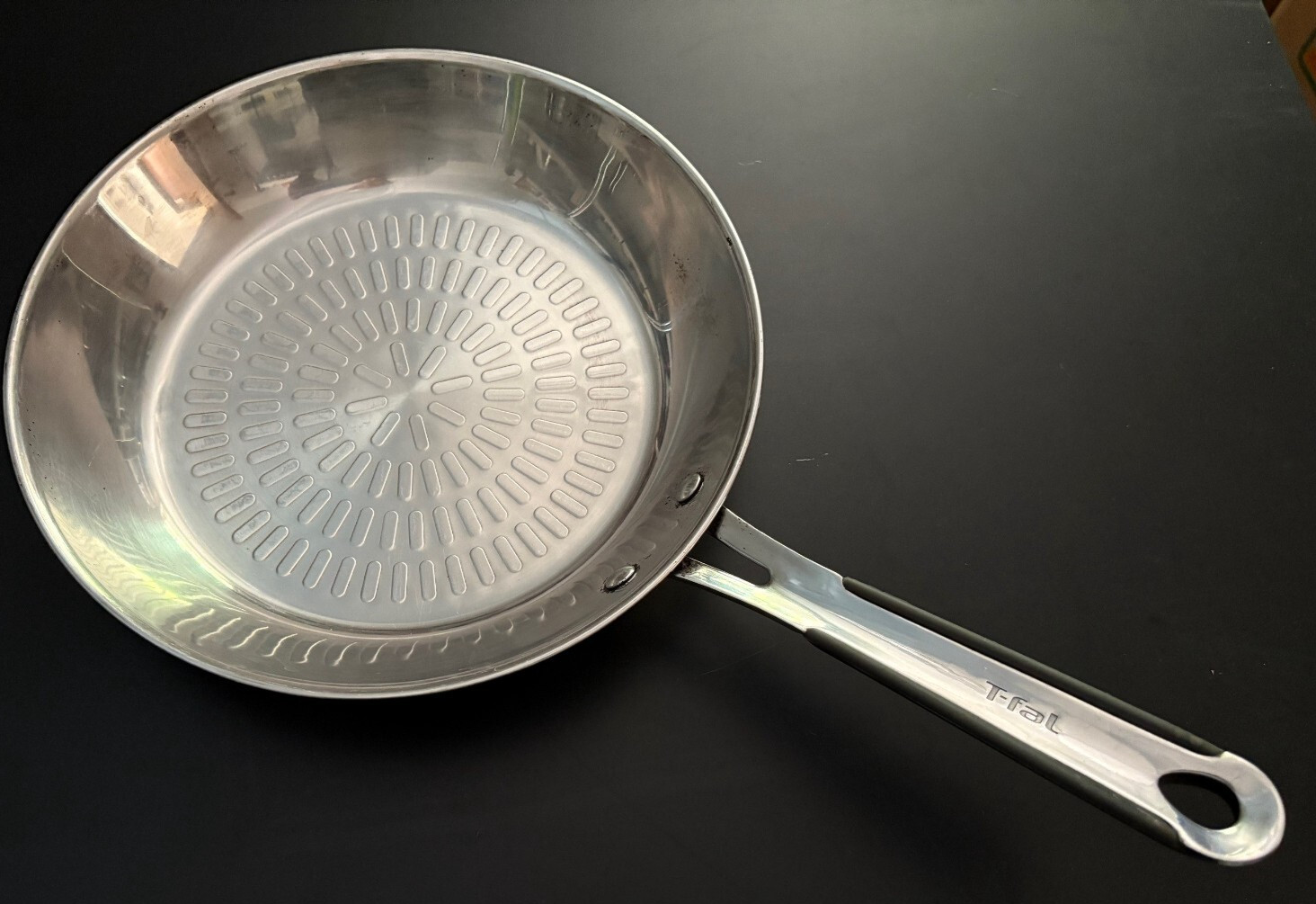 T Fal Stainless Steel 11″ Frying Pan with Lid Thermo-Heat Indicator w/ Lid