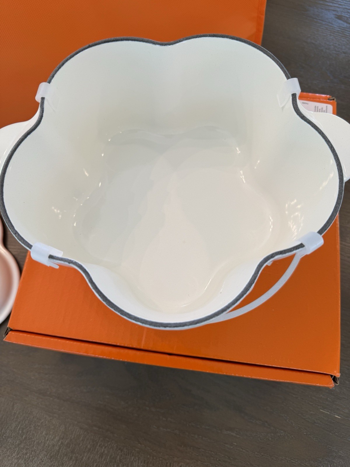 NEW Le Creuset Traditional Floral Flower Petal Cocotte 2.25 qt Dutch Oven White