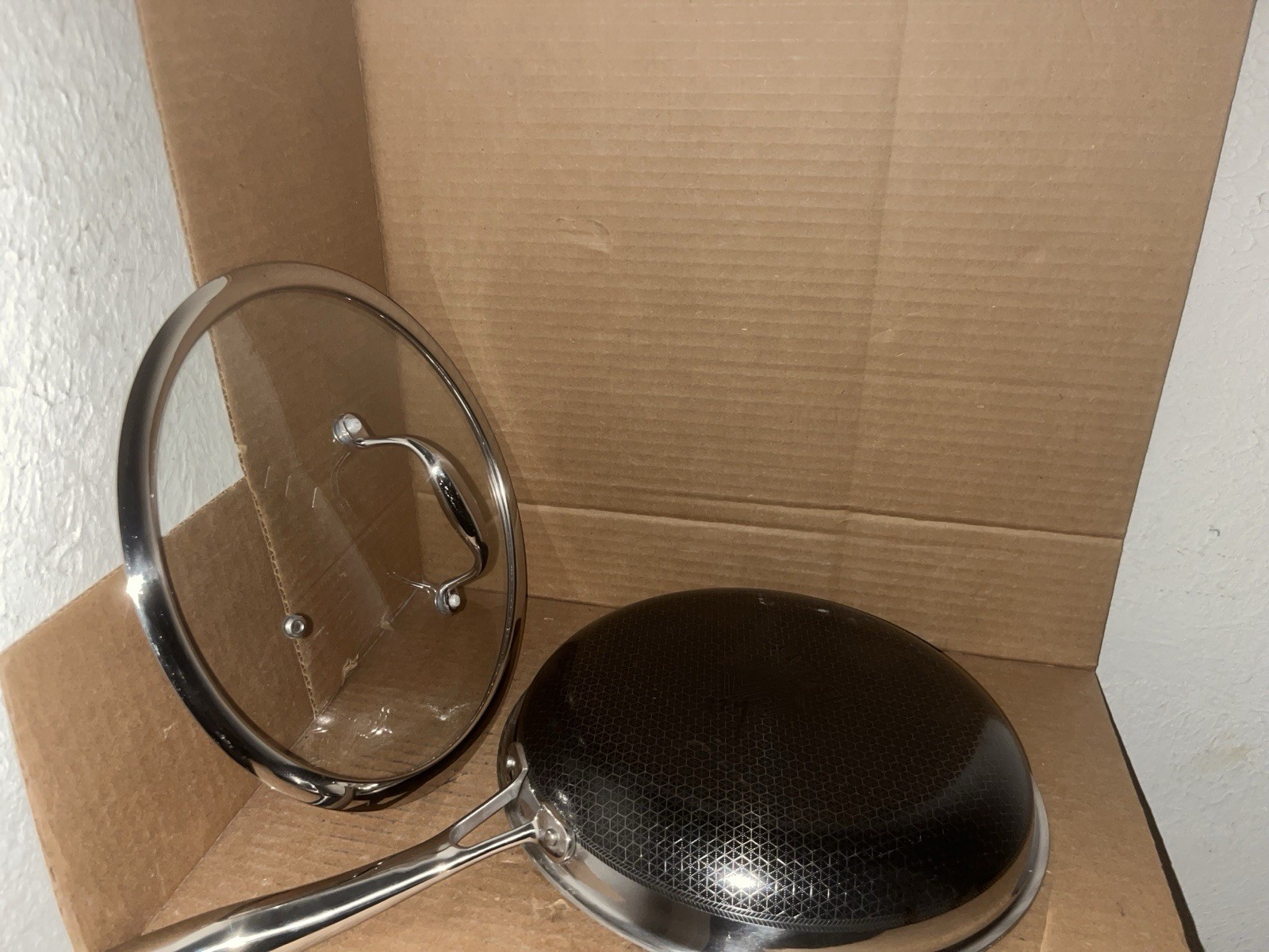 HexClad Hybrid Nonstick 10-Inch Frying Pan with Tempered Glass Lid