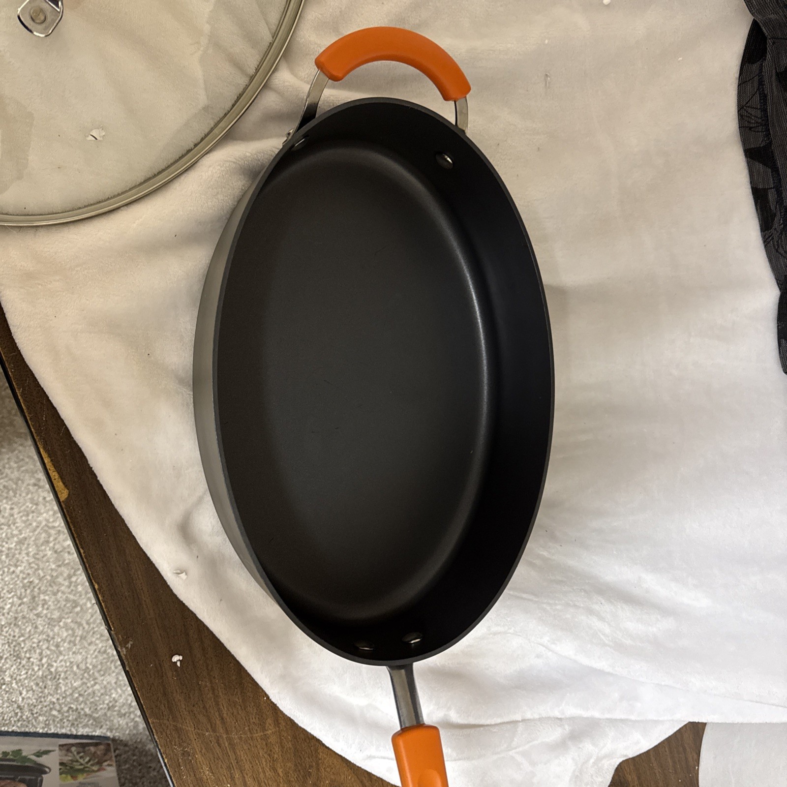 RACHAEL RAY Anodized Non Stick Oval Saute Pan w/Lid Orange Handle 13.5” x 9” x 3