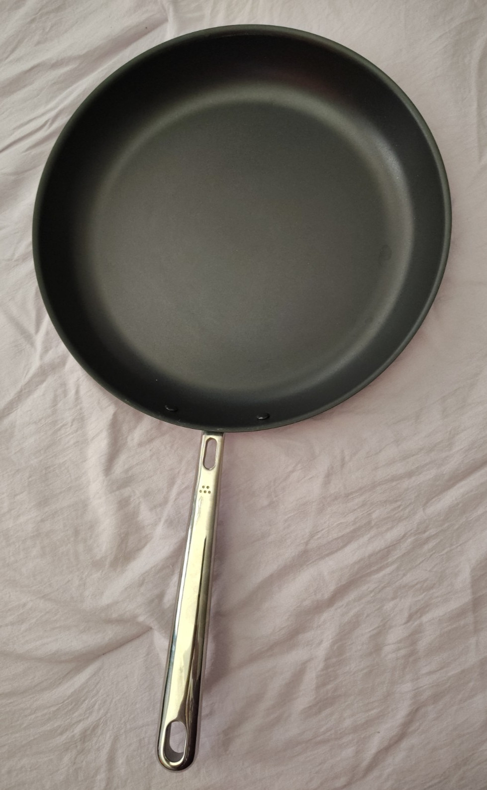 Misen Carbon Nitrided Nonstick Frying Saute Skillet 3 Ply Steel 12″ Pan 16