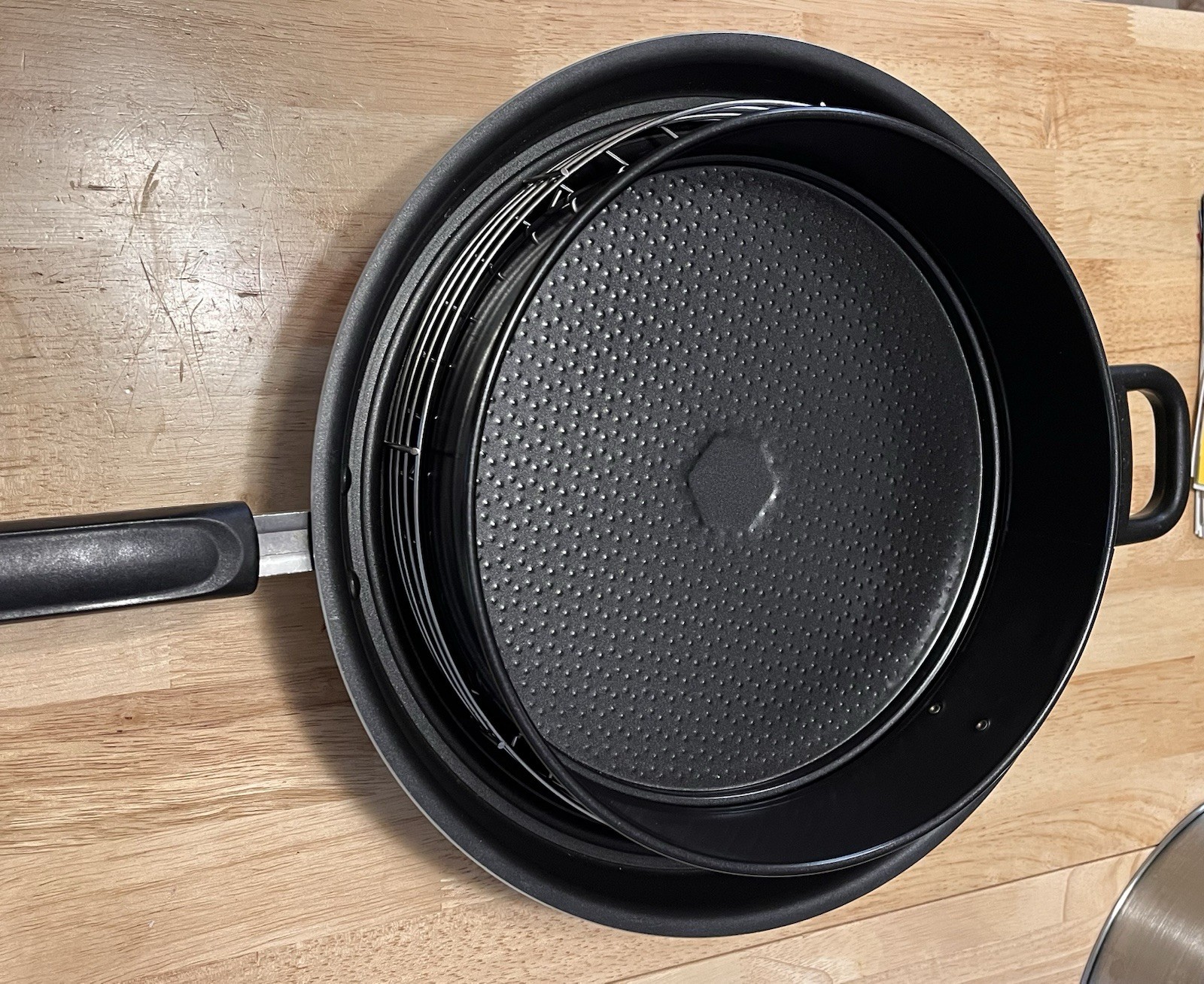 The Turbo Cooker Non-Stick 4-Piece Cookware Set w/ Lid & Rack Black/Silver