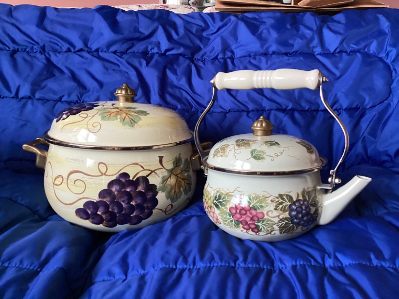 Tabletops Unlimited Vitroceramic Stock Pot and Tea Kettle – Pre-owned
