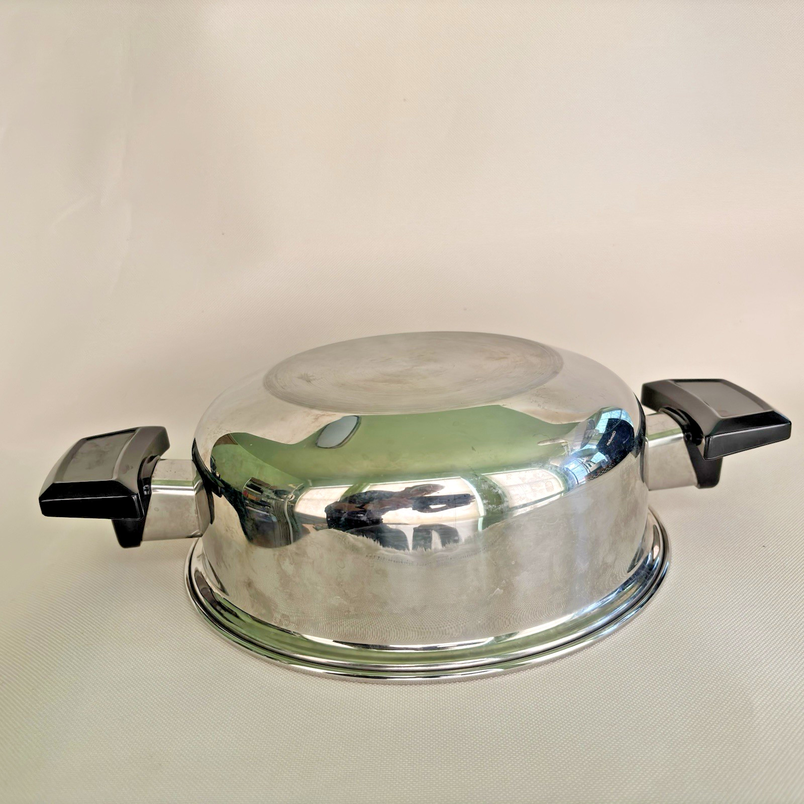 Kitchen Craft by West Bend 8.5” Heavy Duty Stainless Steel 2-3 Quart Pan w Dome