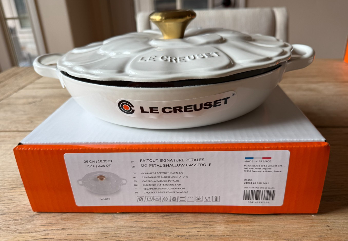 Le Creuset Signature Cast Iron Petal Shallow Casserole 2.25 qt White #26 NEW