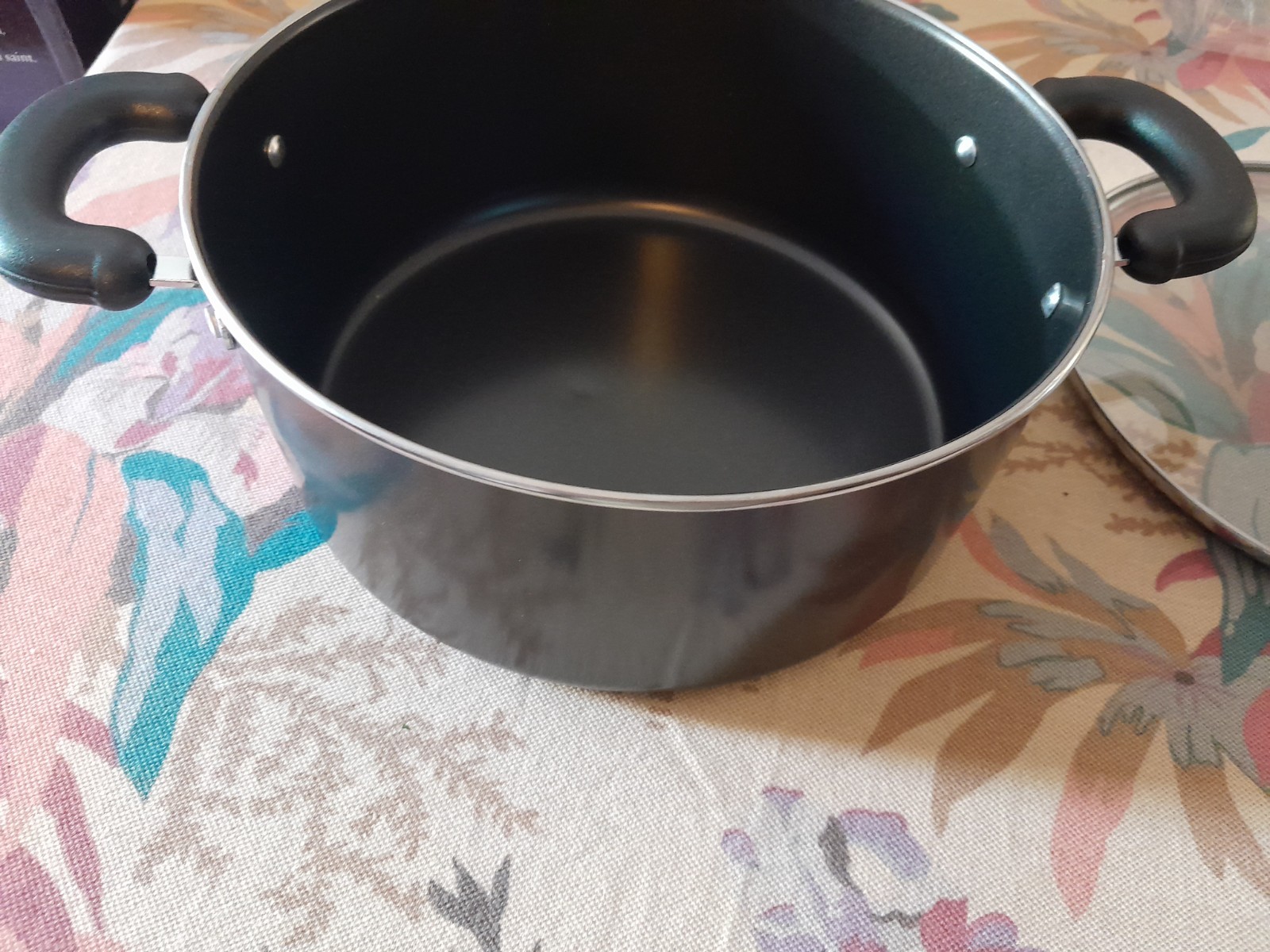 BASIC ESSENTIALS NEW 5 QUART DUTCH OVEN W/ LID MEASURES 8″ X 15″ w/handles & lid