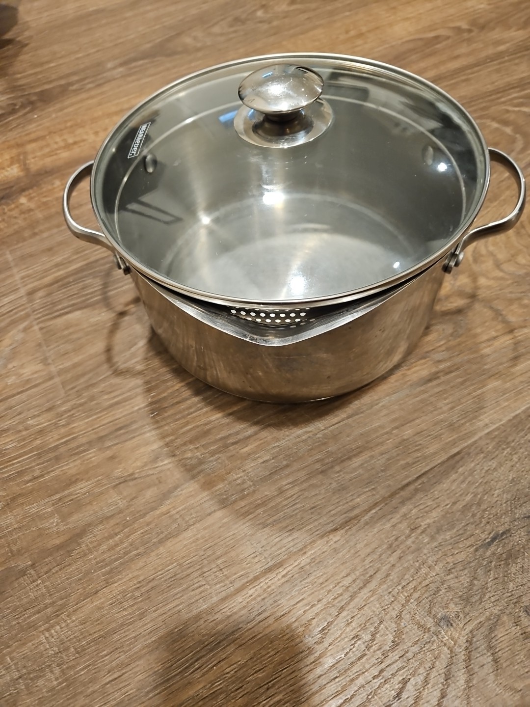 WearEver Stainless Steel 5.5 Qt Stock Pot W/ Double Pour Spouts & Strainer Lid