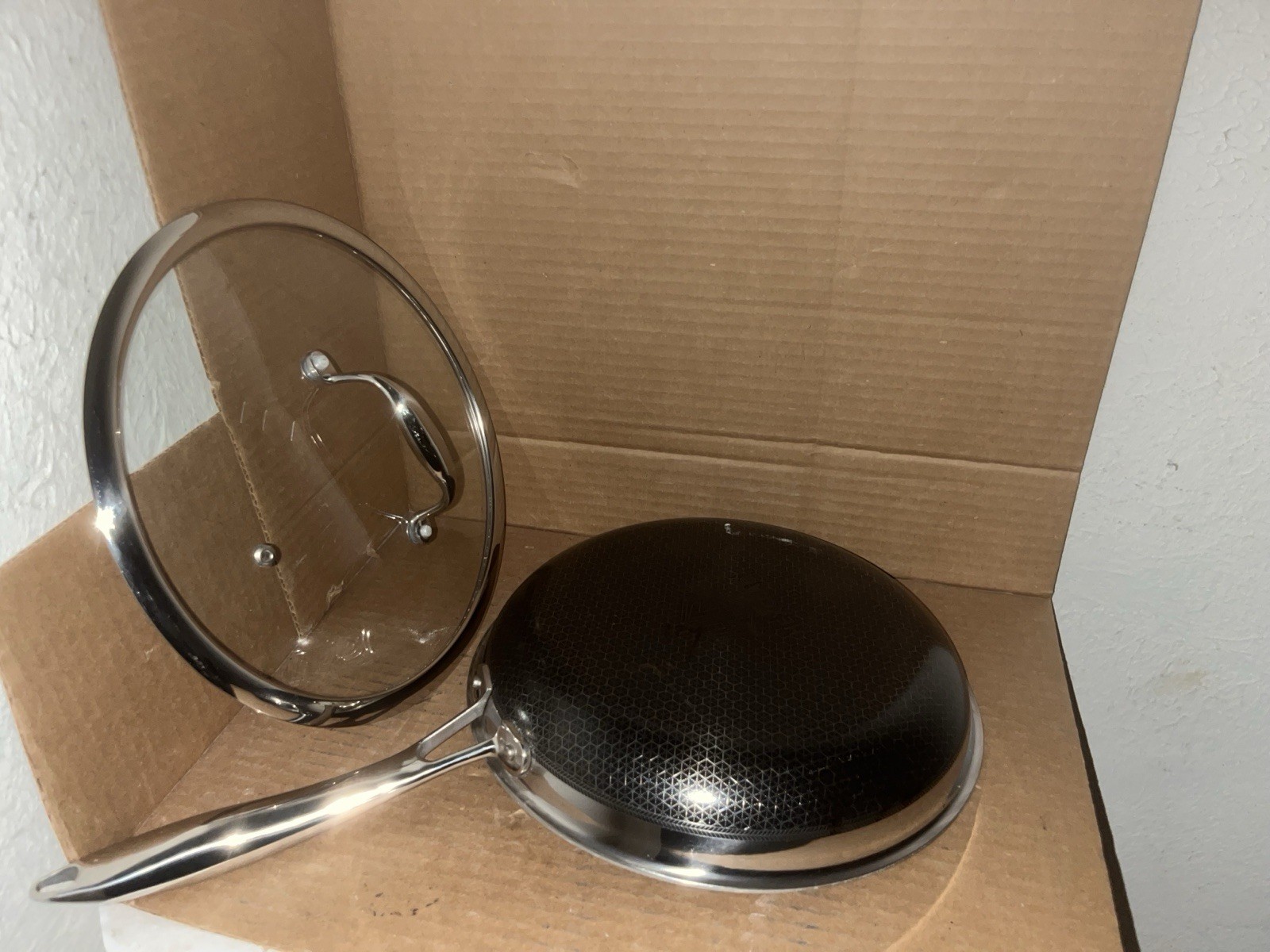 HexClad Hybrid Nonstick 10-Inch Frying Pan with Tempered Glass Lid