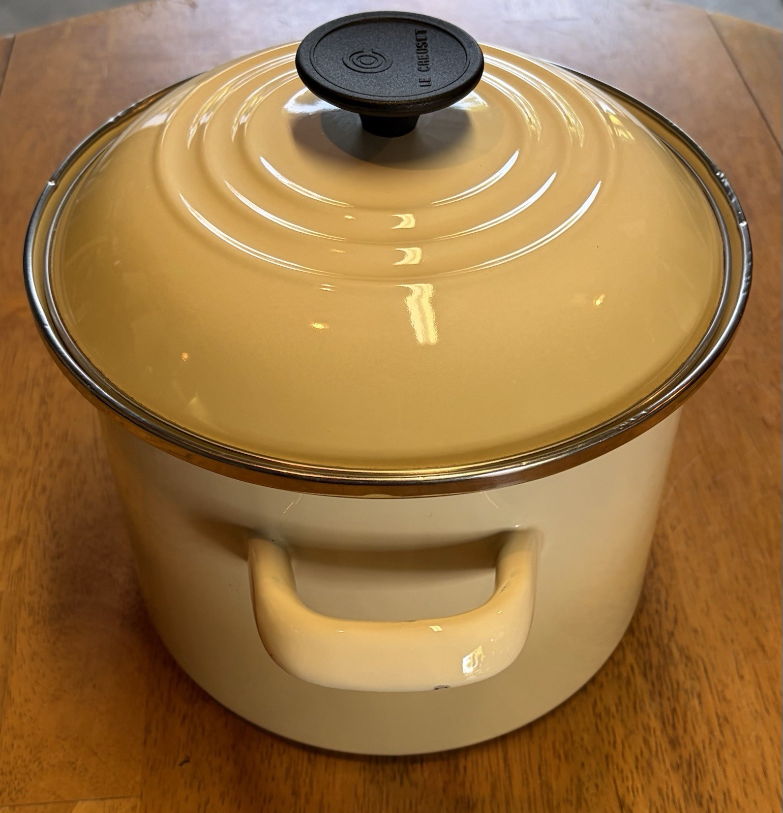Le Creuset 6 Quart Enamel Steel Stock Pot W/ Lid And Handles Yellow Almond