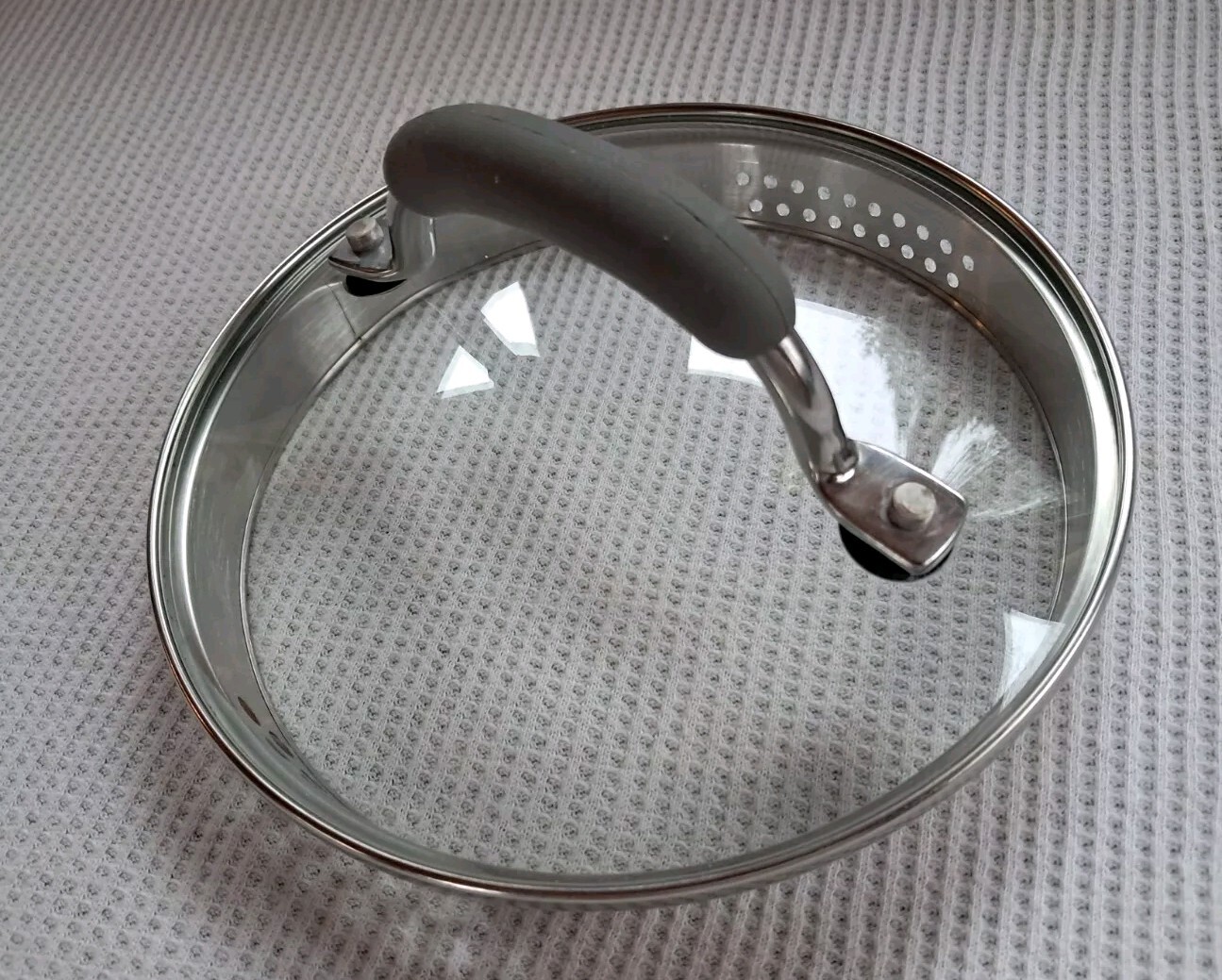 GLASS POT LID STRAINER 6 3/4″Outer – 6″ Inner Gray Silicone Grip Handle