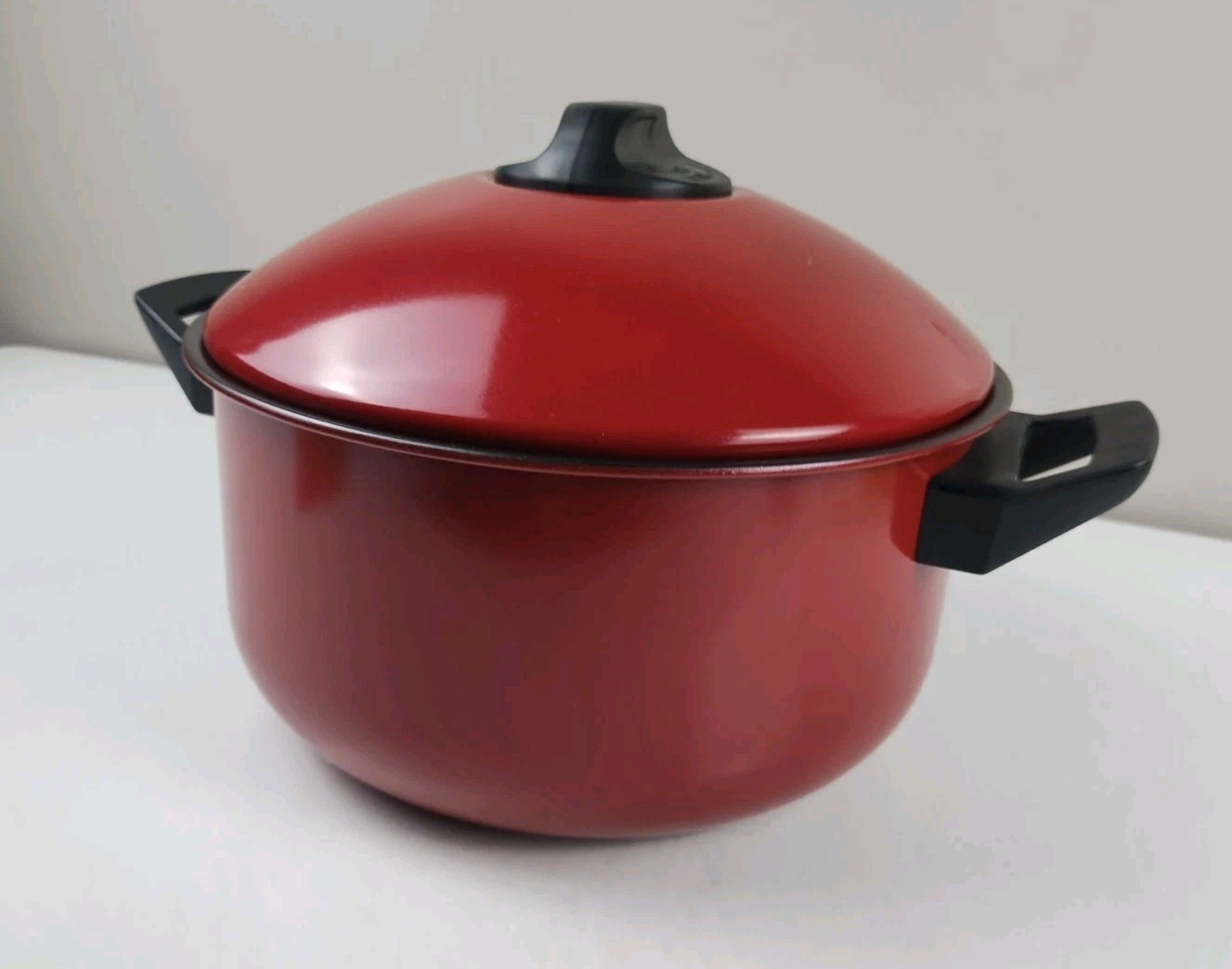 Pasta Express One (1) Red 2 Qt Non-Stick Pasta Pot With Locking Strainer Lid