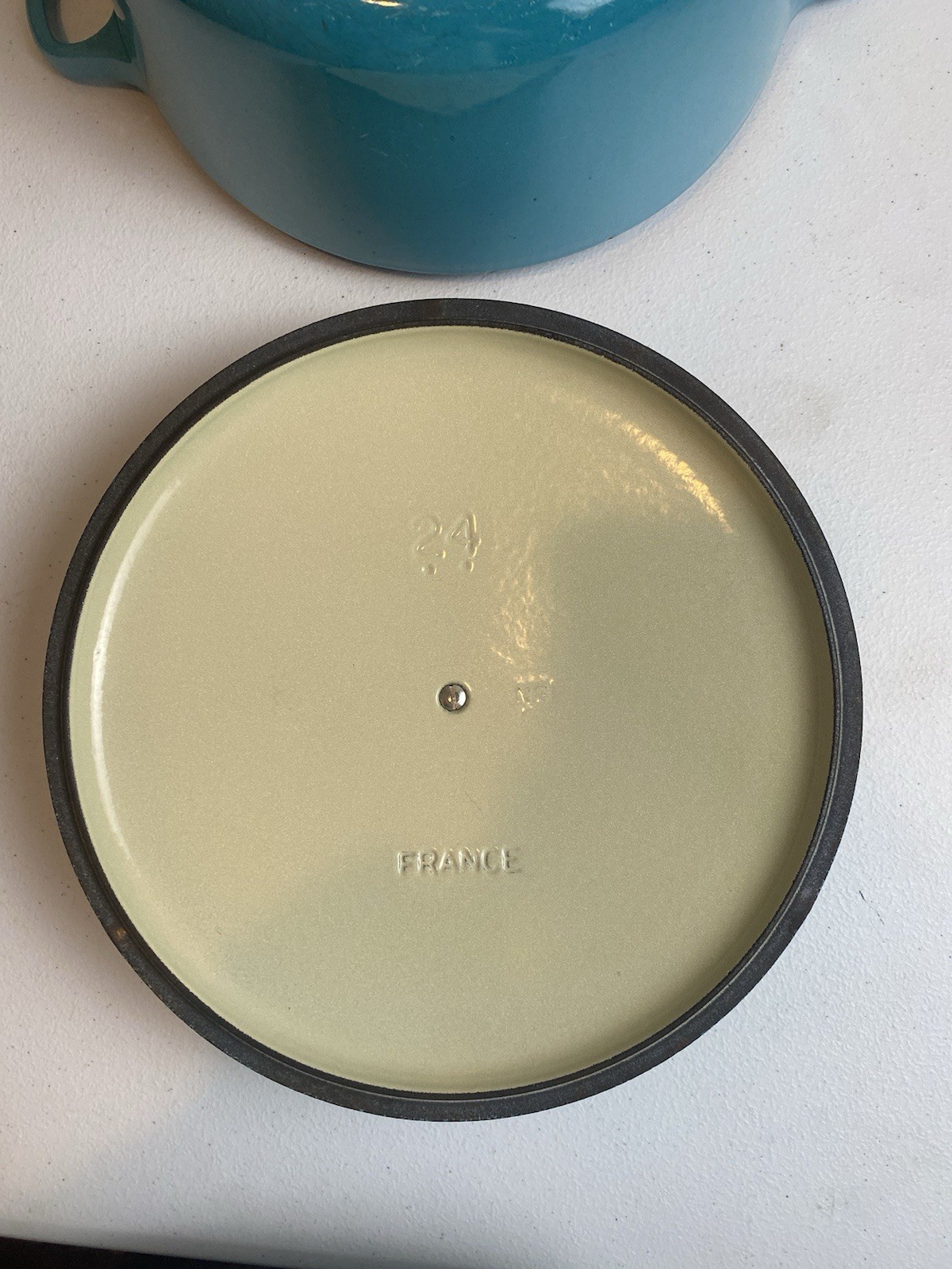 Le Creuset Signature #24 4qt Blue Caribbean Enameled Cast Iron Round w Lid