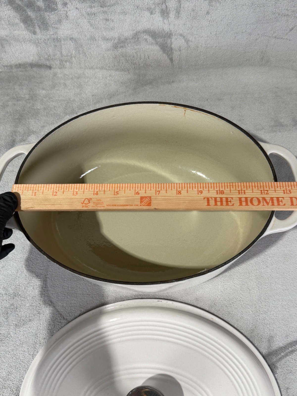 Lodge Cast Iron Dutch Oven Oval White Enamel with Lid 7 QT 6.6 L
