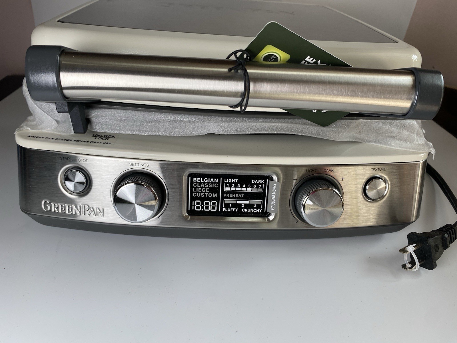 GreenPan CERAMIC NONSTICK 4-SQUARE WAFFLE MAKER – Retails $430 – NEW & UNUSED