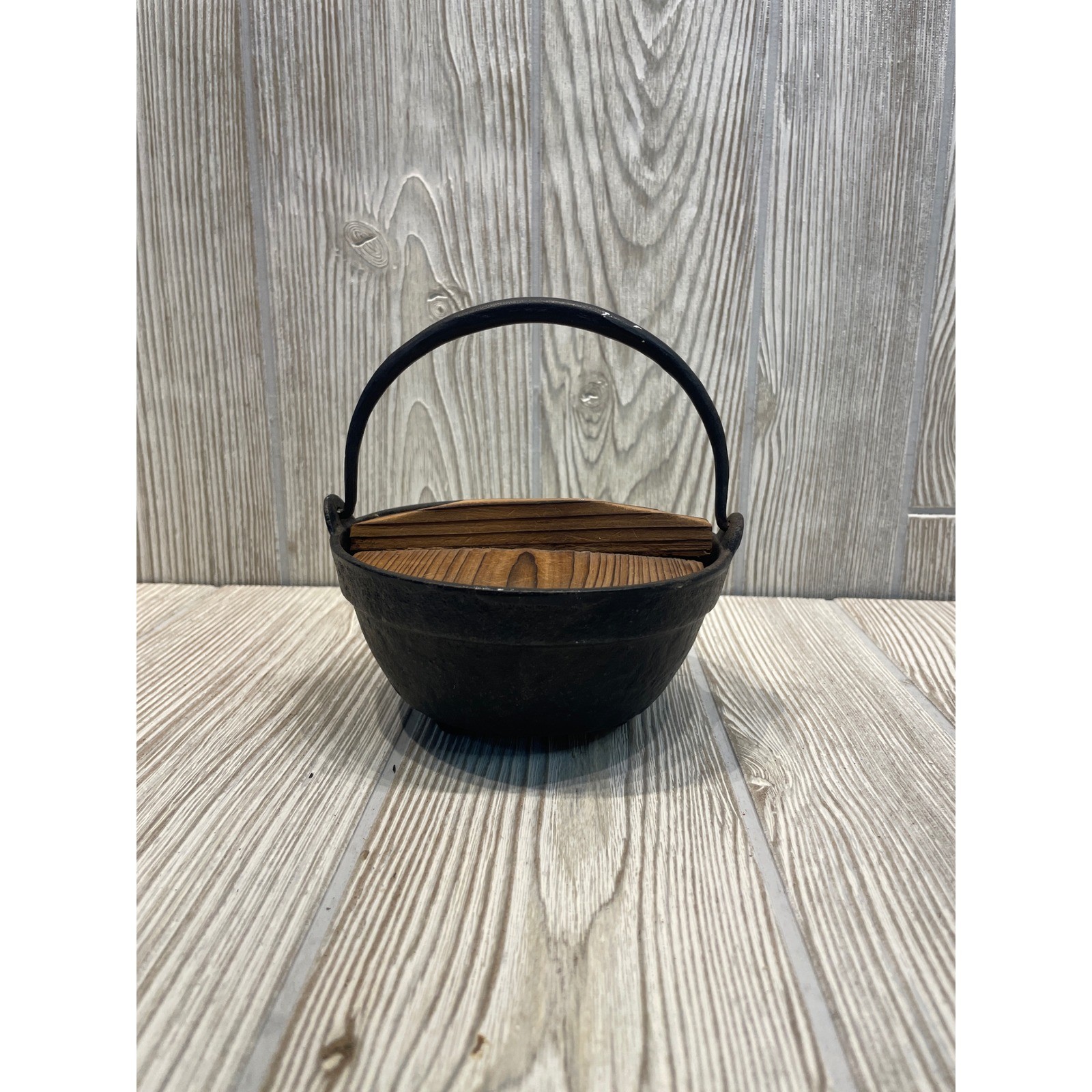 Japanese Cast Iron Nabe Pot with Wooden Lid Black Stovetop Kettle