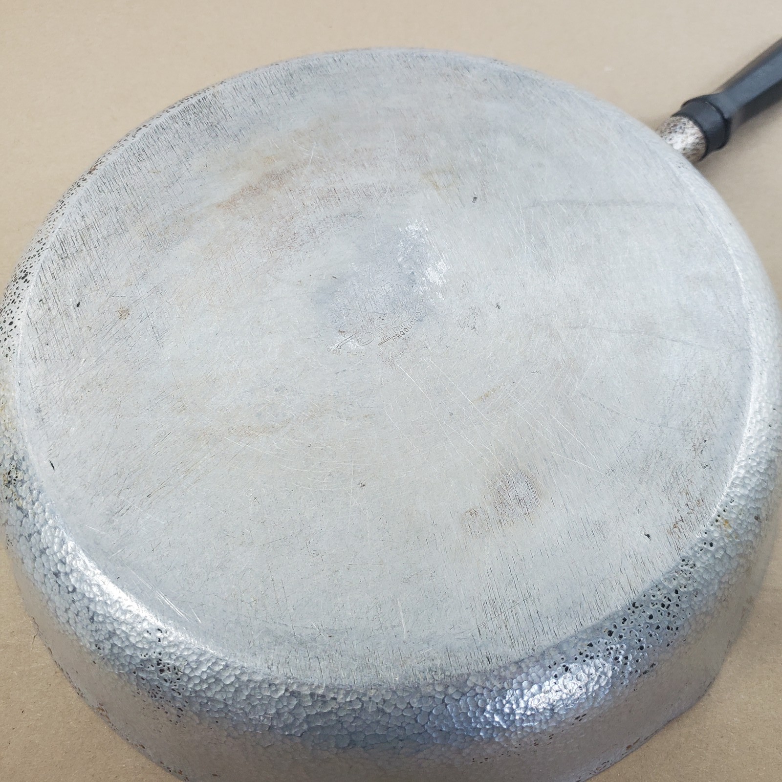 Vintage B.C.C. LTD. Hammered Aluminum Wok with Lid & Long Handle 11.5″ Diameter