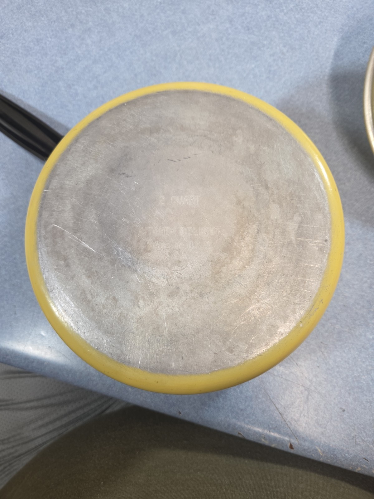 Kitchen Delight Harvest Gold 2 Quart Covered Sauce Pan