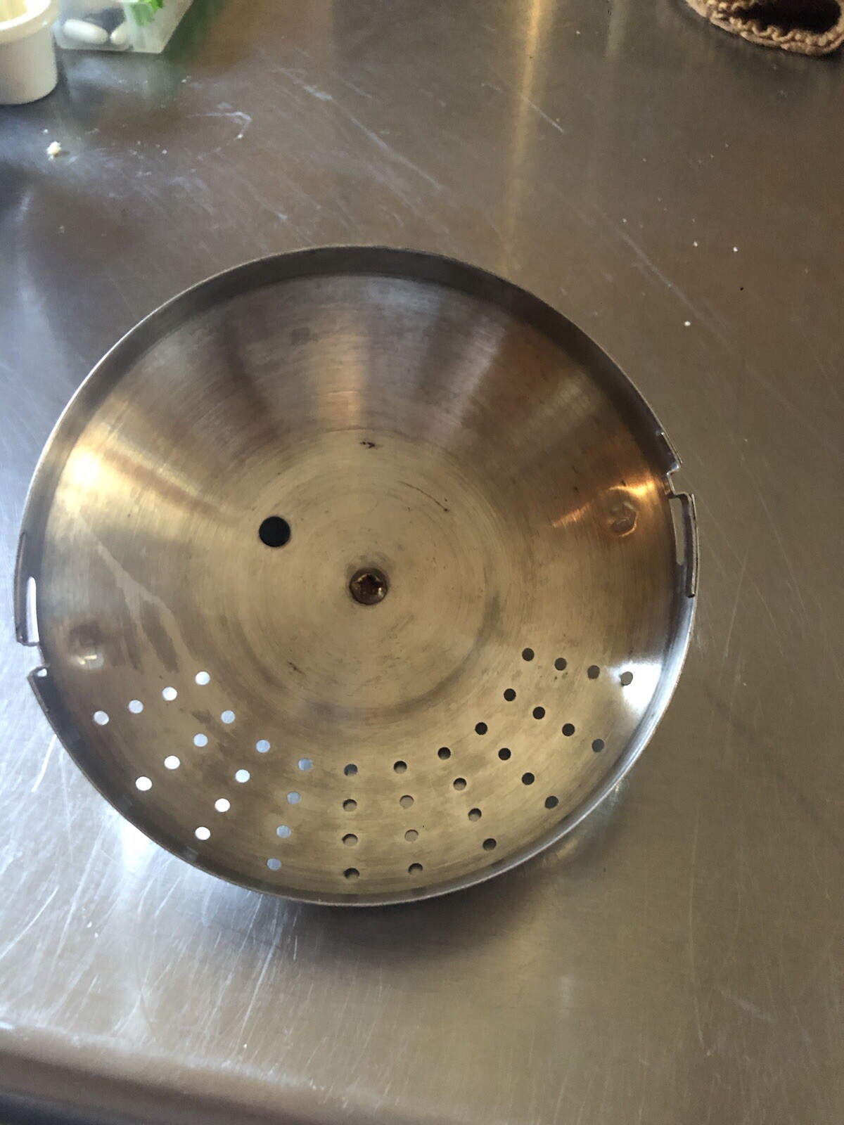 6 In Strainer Lid With Distinct Side Mark For Secure Fit