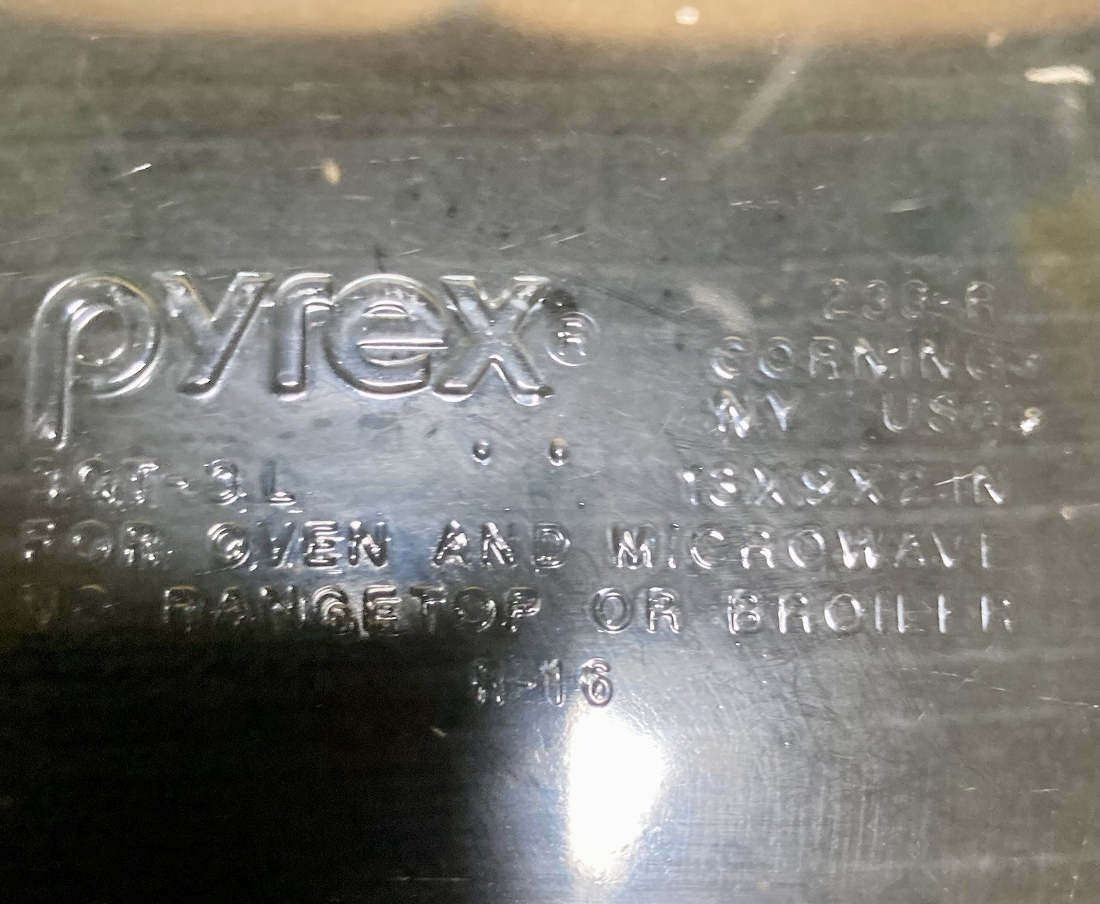 Pyrex casserole dish 233-R 3qt. R-16 Vintage Borosilicate glass Oven safe EUC
