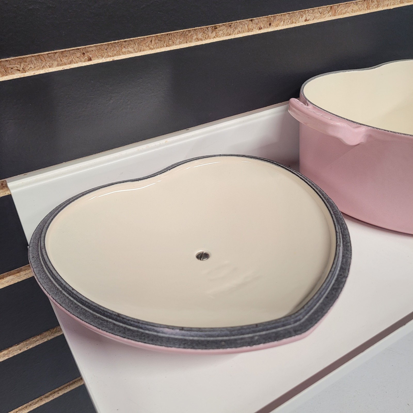 Le Creuset Cocotte D’amour Dish SHELL PINK 1L Heart shaped Cast Iron