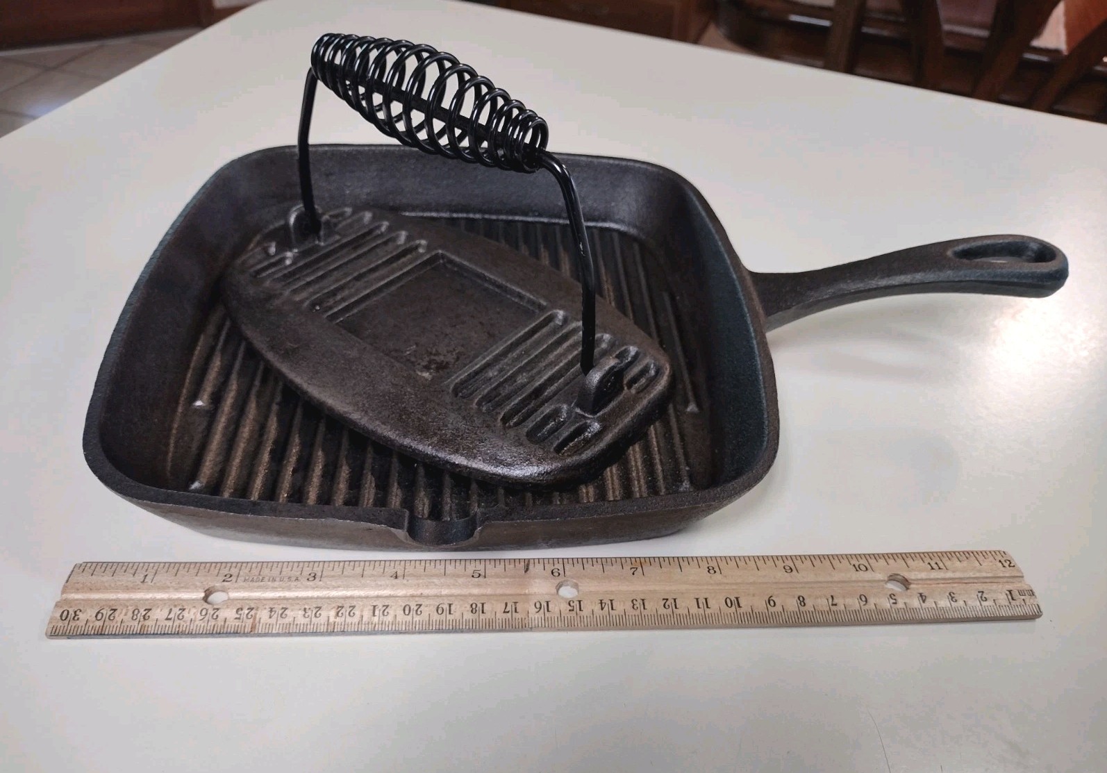 Cast Iron 8″ – 9″ Square Grill Pan Griddle with Panini Bacon Burger Press Black