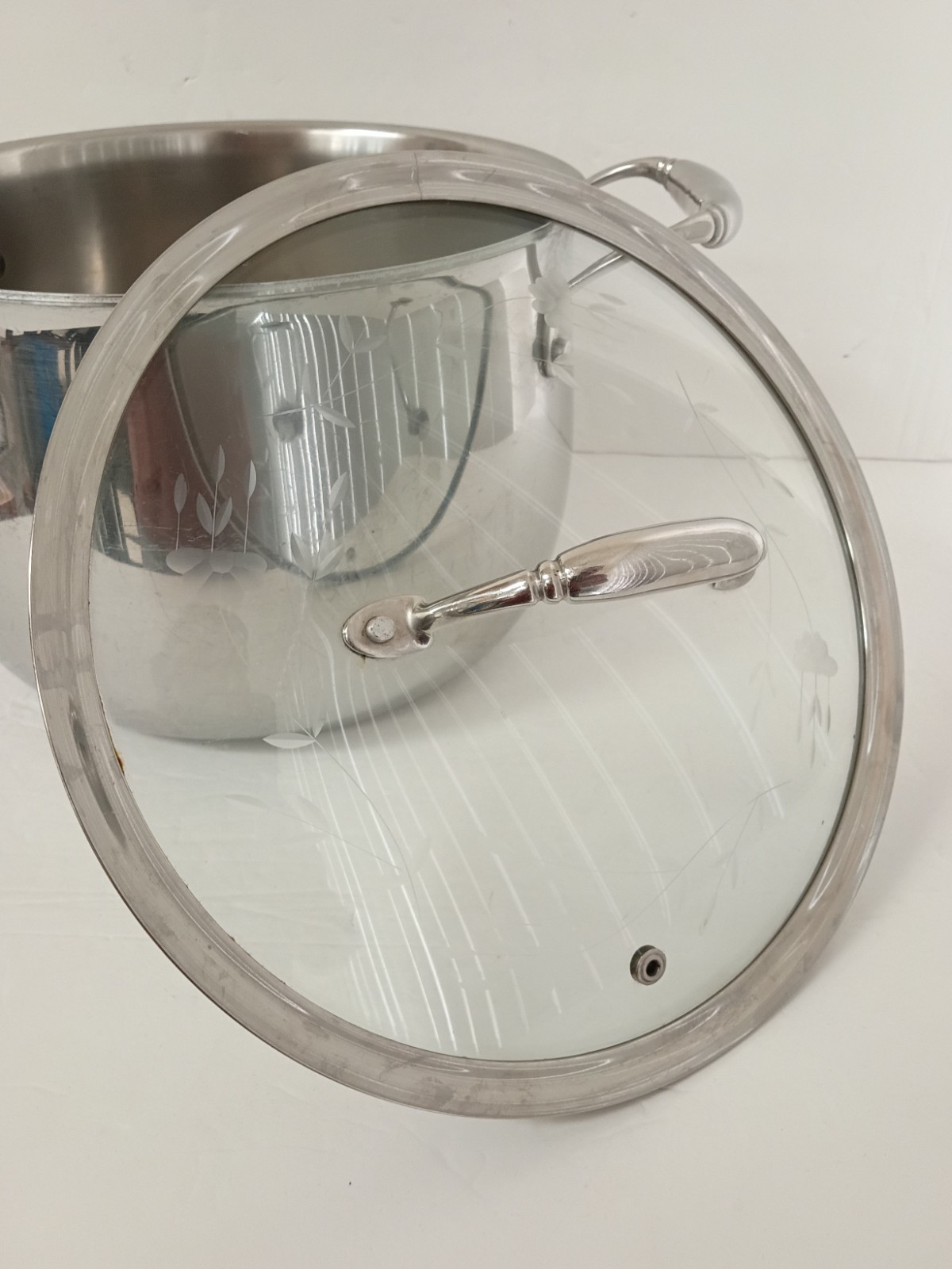 Princess House Heritage Tri-Ply Stainless Steel 8 qt Bell Shape Stockpot W/Lid.