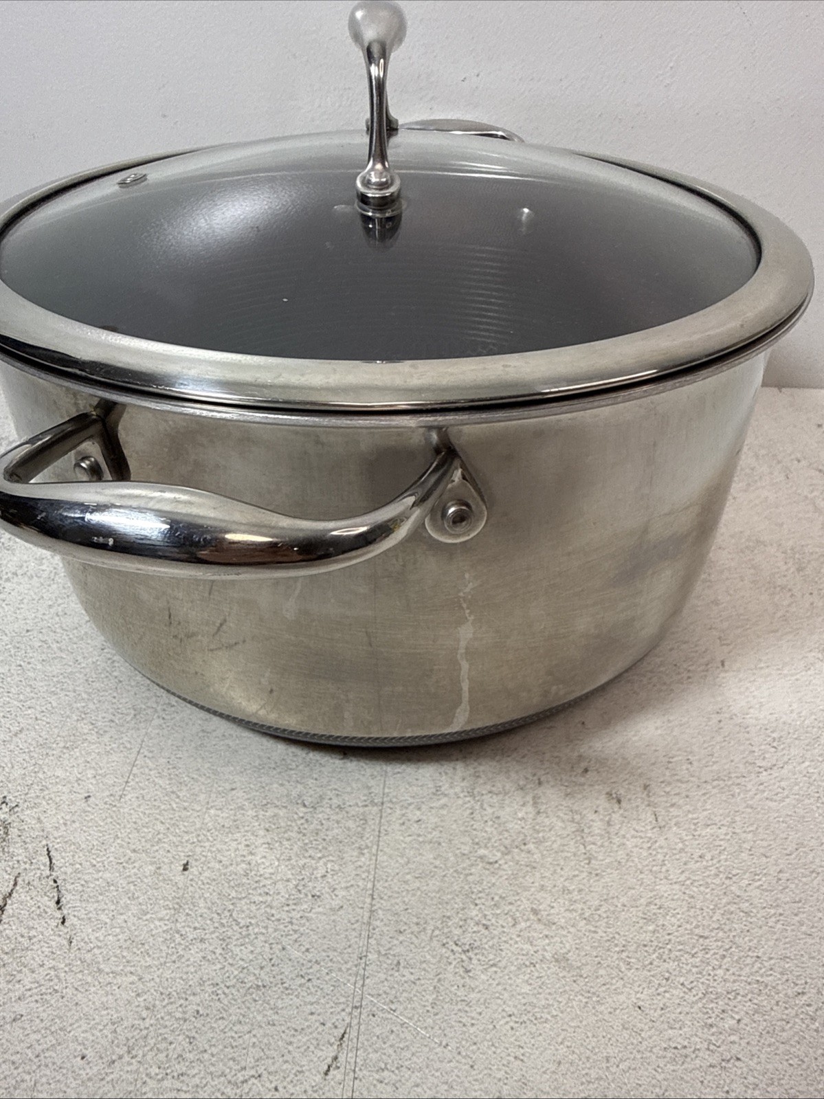 Hexclad 8 Quart Stock Pot 8 QT Pan Nonstick – With Lid. ***See Description