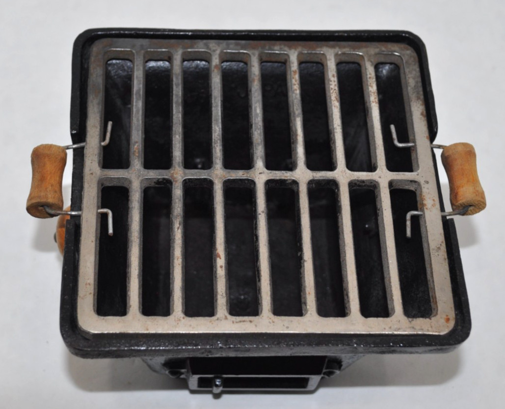 Vintage Cast Iron Mini Hibachi Grill Made in Japan 5x5x3 3/38″ tall
