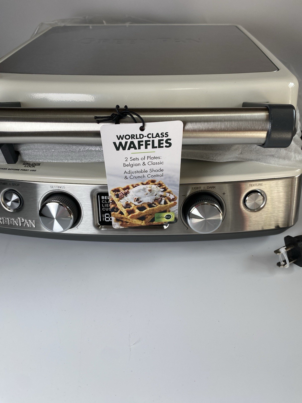 GreenPan CERAMIC NONSTICK 4-SQUARE WAFFLE MAKER – Retails $430 – NEW & UNUSED